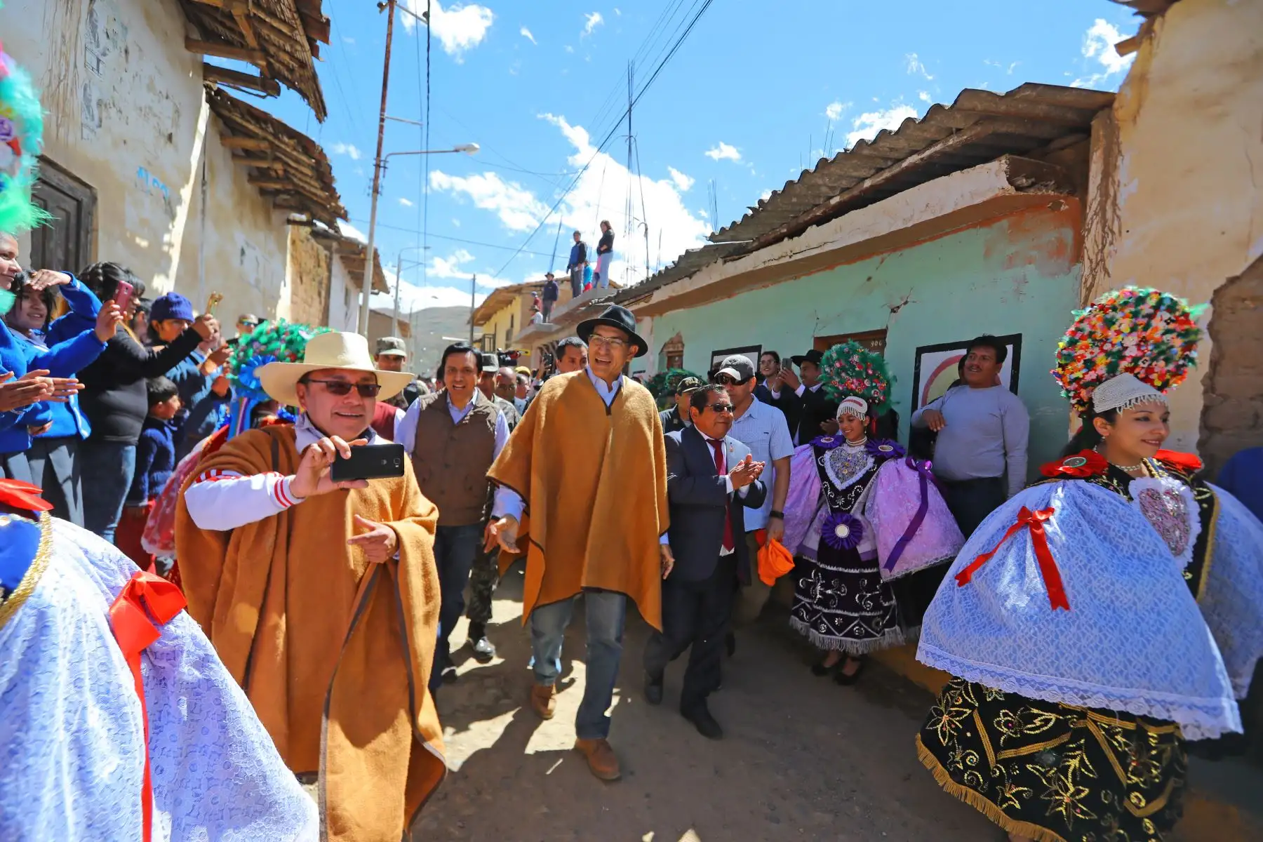 Jefe de Estado entrega diploma que reconoce al Sistema Tradicional de los Jueces del Agua de Corongo (Áncash), como patrimonio cultural inmaterial de la humanidad por la Unesco. Foto: ANDINA/Prensa Presidencia
