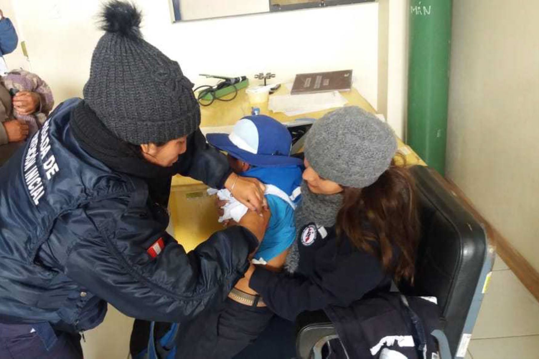 Brigadas del Ministerio de Salud (Minsa) brindaron 6,457 atenciones médicas a la población afectada por las bajas temperaturas en las zonas vulnerables de las regiones Cusco y Puno.