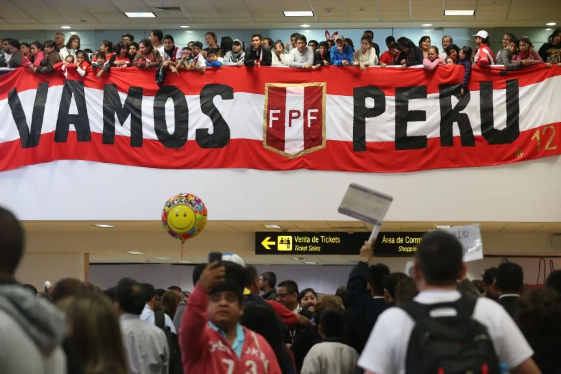 Centenares de hinchas reciben a la Selección Peruana que participo en el mundial Rusia 2018, en el aeropuerto Jorge Chávez.Foto: ANDINA/Dante Zegarra