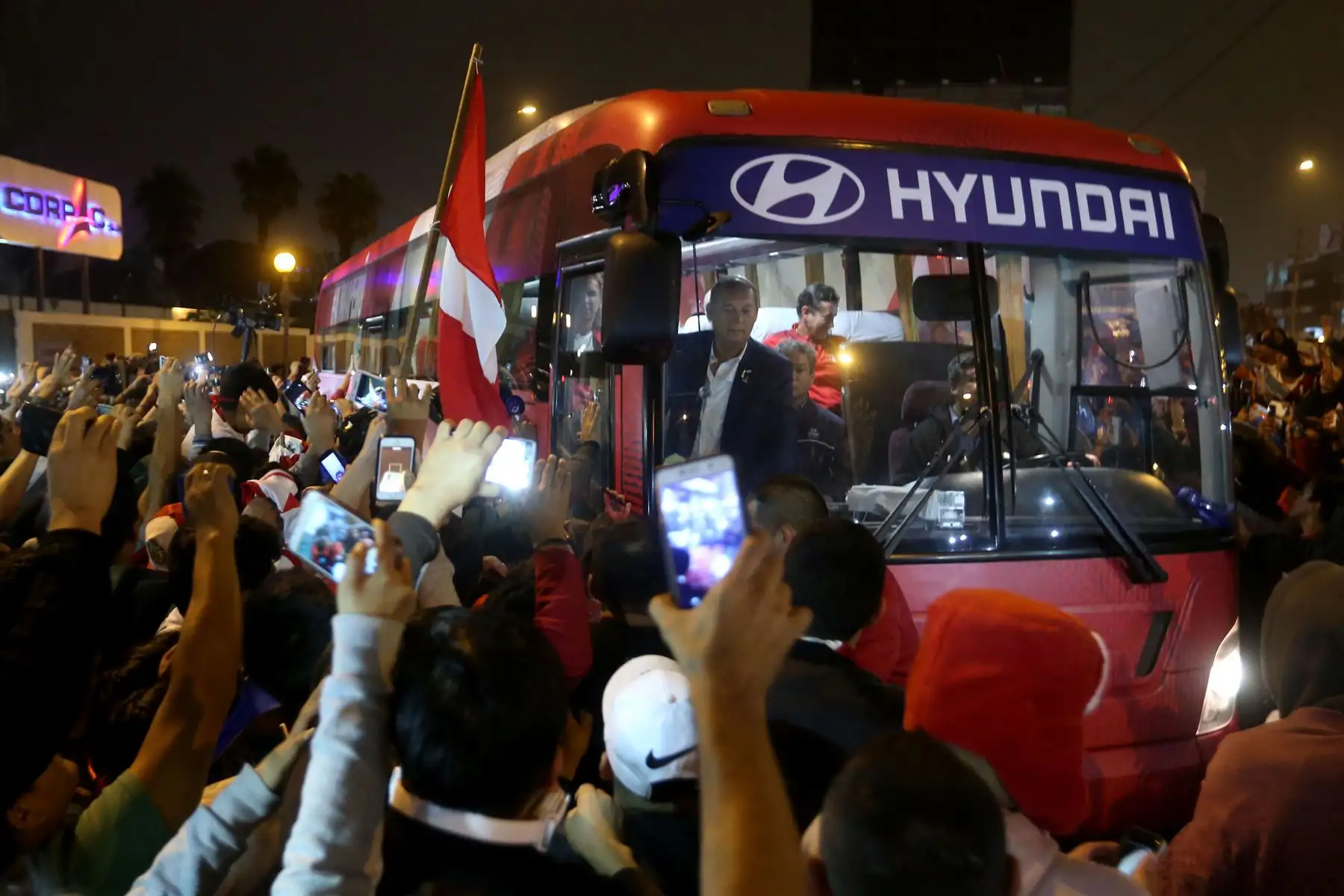 Centenares de hinchas dieron la bienvenida a la Selección Peruana que participo en el mundial Rusia 2018, en el aeropuerto Jorge Chávez.Foto: ANDINA/Dante Zegarra