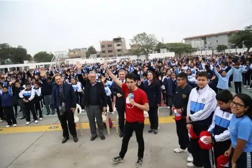 La Superintendencia de Transporte Terrestre de Personas, Carga y Mercancías (Sutran), sensibilizó, en los últimos dos meses, a 5,000 escolares de La Libertad, Madre de Dios y Lima Metropolitana sobre la importancia de prevenir accidentes en las carreteras, a través del programa de seguridad vial “Sutran Educa”. ANDINA/Difusión