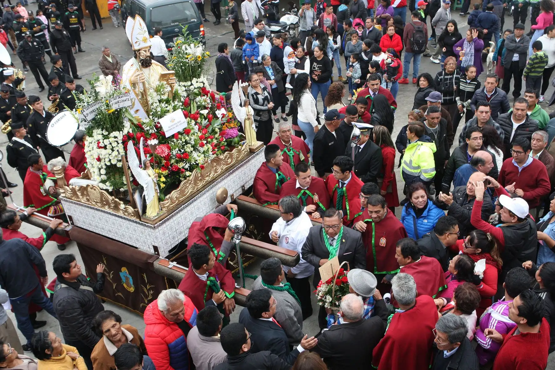 Procesión de la imagen de San Pedro, celebrado por cientos de pescadores en el mar del Callao.Foto.ANDINA/Héctor Vinces.