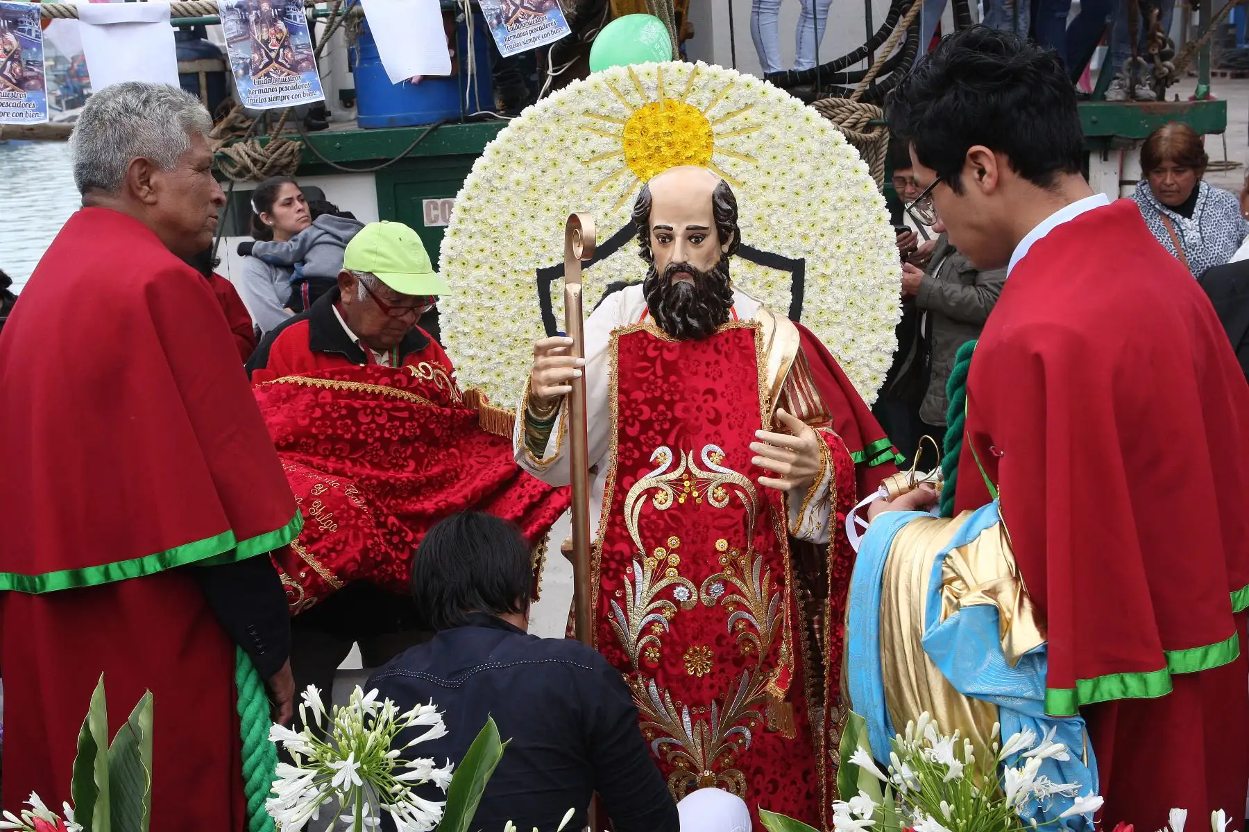 Procesión de la imagen de San Pedro, celebrado por cientos de pescadores en el mar del Callao.Foto.ANDINA/Héctor Vinces.