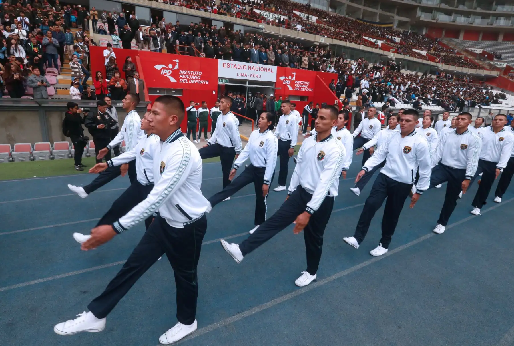 El ministro de Defensa, José Huerta, inauguró   los Juegos Deportivos Militares 2018, evento  donde participaron las Escuelas de Oficiales y Suboficiales de las Fuerzas Armadas y de la Policía Nacional.Foto: ANDINA/Norman Córdova