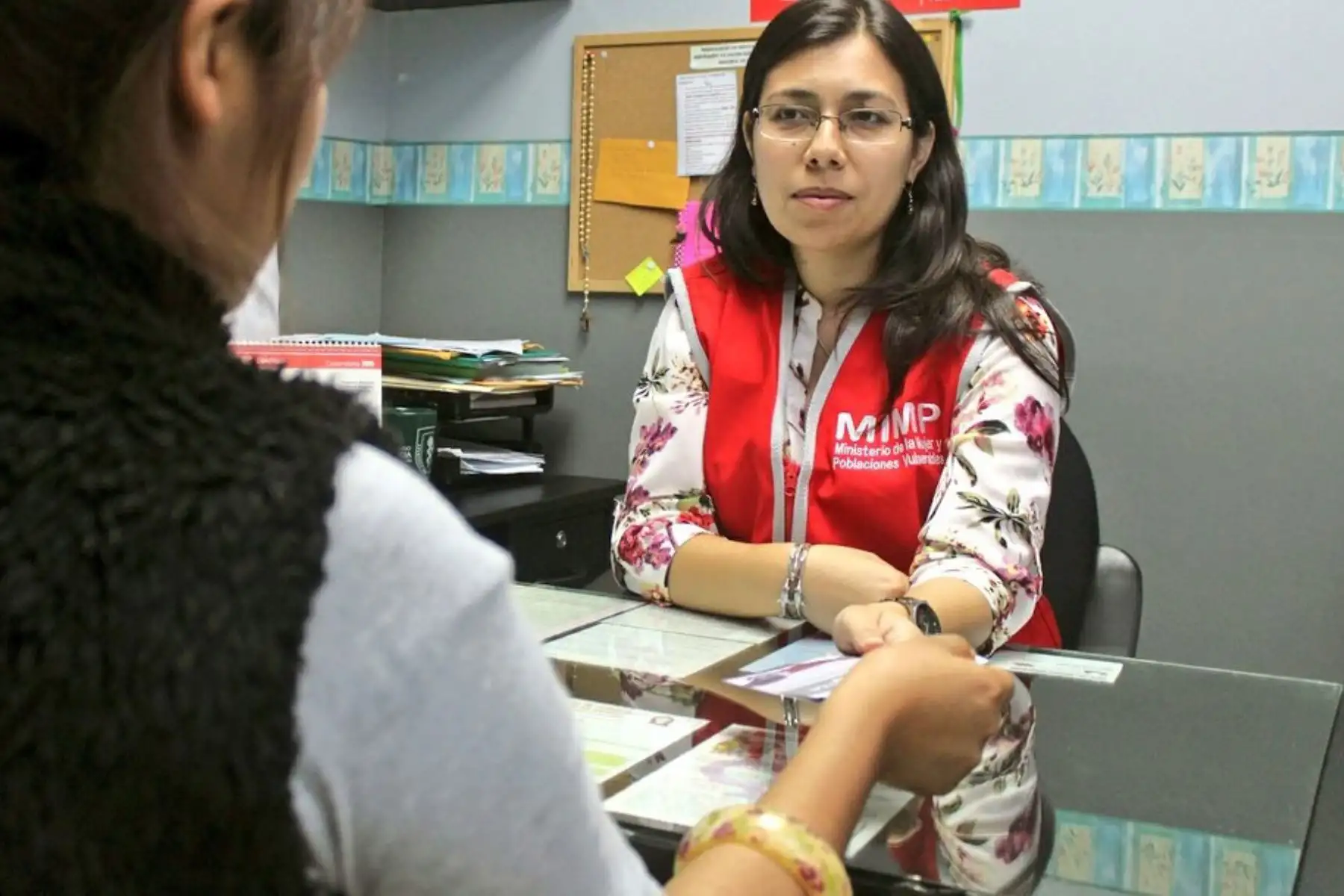 El Ministerio de la Mujer y Poblaciones Vulnerables (MIMP) brinda atención social, psicológica y legal a Juana Mendoza Alva, quien fue quemada por un sujeto cuya identidad se encuentra en investigación policial, en la ciudad de Cajamarca.