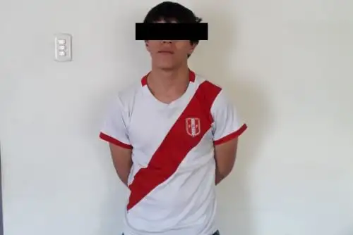 La Policía Nacional del Perú (PNP) detuvo esta tarde a Esneider Estela Terrones, de 22 años de edad, presunto autor del delito de tentativa de feminicidio seguida de lesiones graves, contra Juana Mendoza Alva, de 31 años de edad, quien anoche sufrió quemaduras graves en el cuerpo originadas por un líquido carburante que habría arrojado este sujeto.