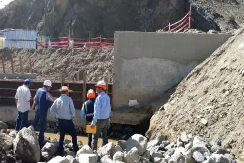 Los trabajos de construcción de defensas ribereñas se iniciaron en setiembre del año pasado, con la finalidad de proteger a cientos de familias de posibles inundaciones. El monto contractual establecido ascendía a S/ 7´386,099.66.