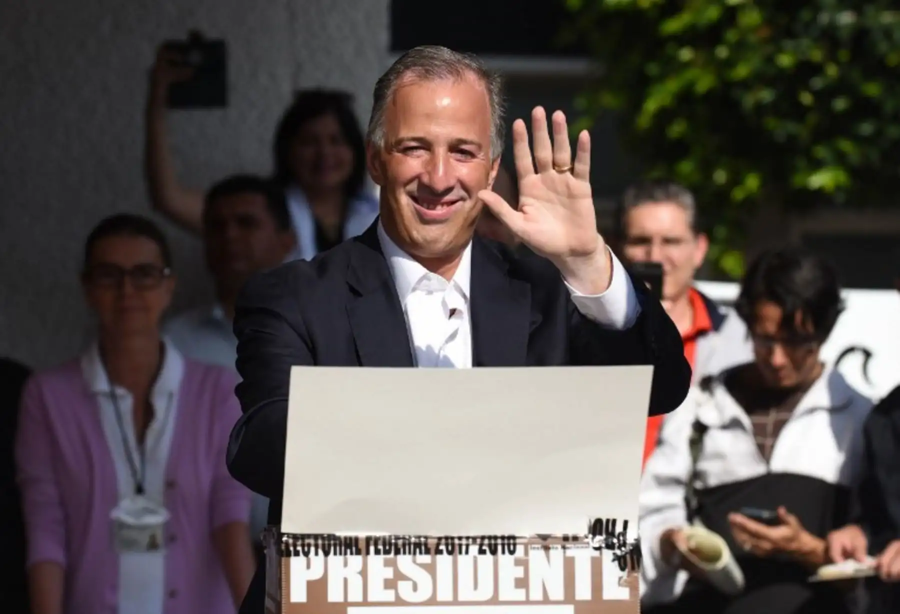 El candidato presidencial de México José Antonio Meade para el partido de coalición "Todos por México", emitirá su voto durante las elecciones generales en Ciudad de México.Foto:AFP