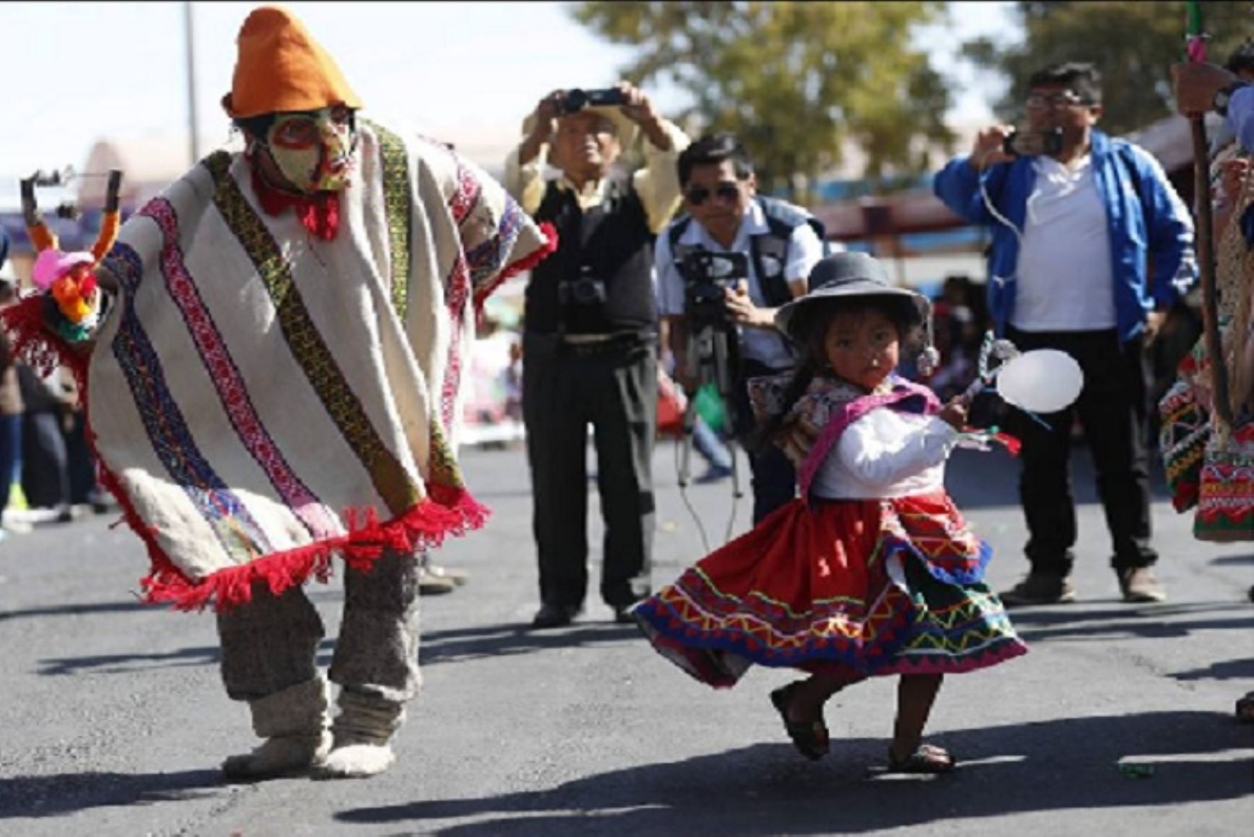 Hoy se realiza el décimo Pasacalle Regional 2018, con motivo del 478° aniversario de fundación española de la ciudad de Arequipa, en la que se espera la participación de más de 2,000 pobladores de las ocho provincias, quienes bailarán las danzas típicas de su región. ANDINA/Difusión