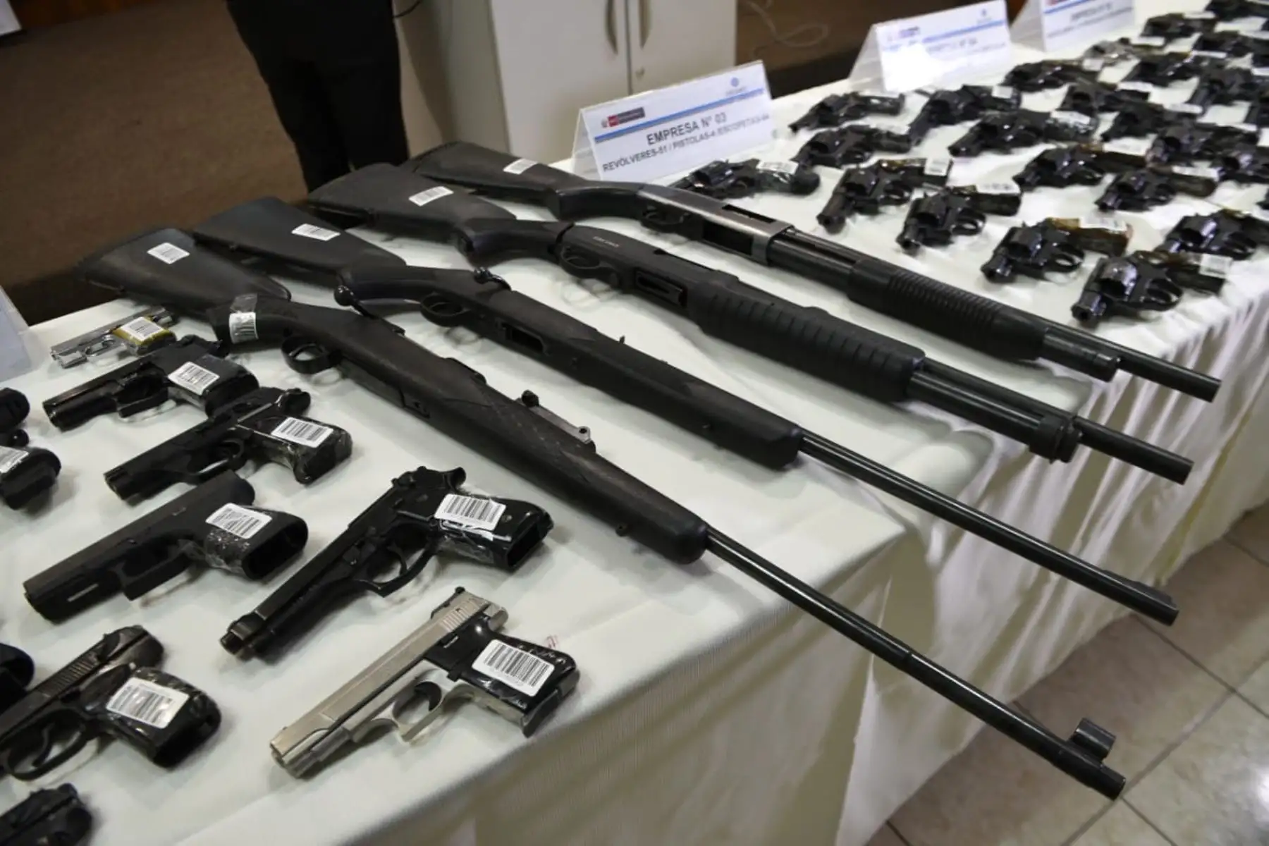 El ministro del Interior, Mauro Medina Guimaraes, participará en la presentación de un lote de 472 armas incautadas por la Superintendencia Nacional de Control de Servicios de Seguridad, Armas, Municiones y Explosivos de Uso Civil (Sucamec) a empresas de seguridad del Callao debido a deficiencias en el resguardo de sus armas. Foto: ANDINA/Mininter