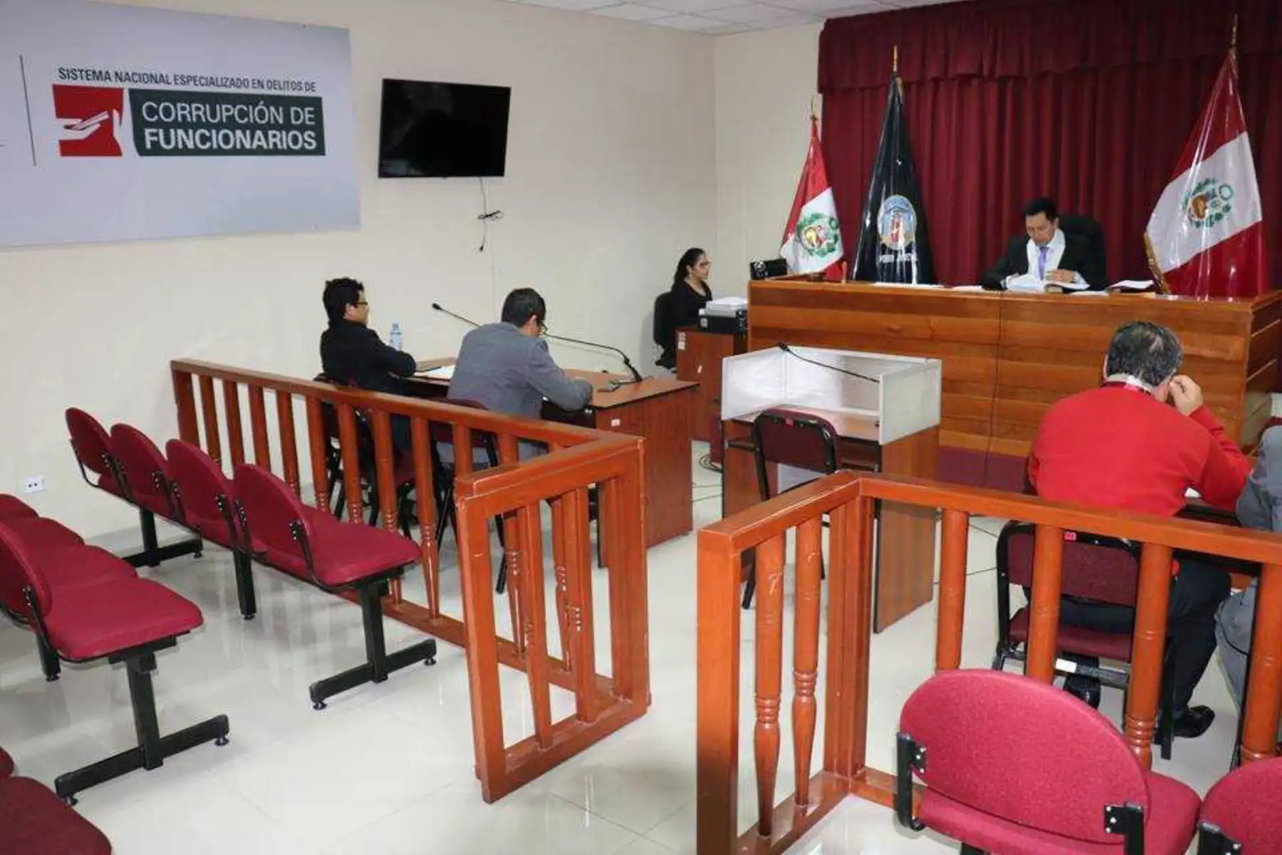 El Sexto Juzgado Penal Unipersonal Especializado en Delitos de Corrupción de Funcionarios, condenó a cinco años de cárcel, por el delito de peculado doloso, a Manuel Cirilo Paz Sánchez, exalcalde de la Municipalidad Distrital de Bambas, provincia ancashina de Corongo.