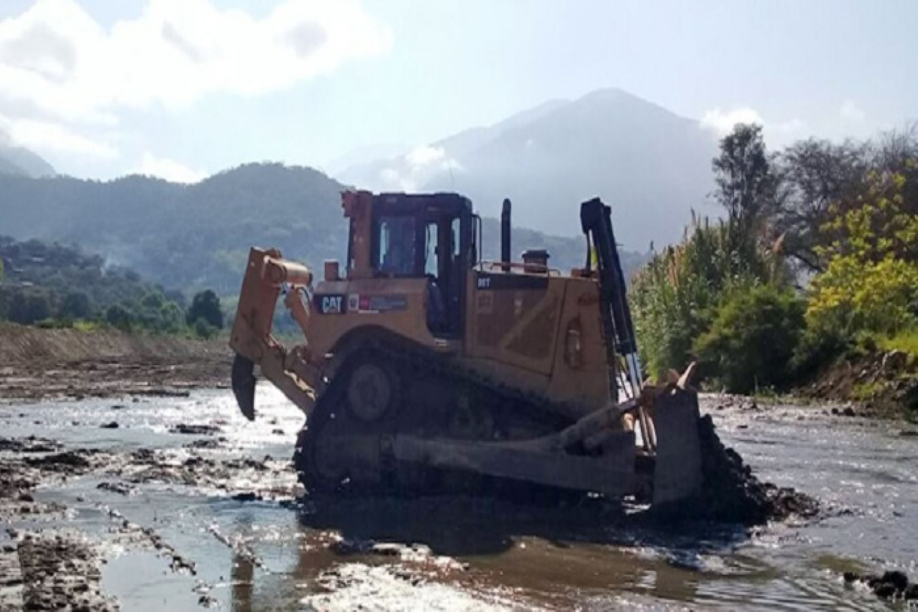 Gobierno Regional Piura en coordinación con el Ministerio de Vivienda, Construcción y Saneamiento (MVCS) ejecutó la limpieza y descolmatación de los ríos Corral del Medio y Chalaco, en el distrito Santa Catalina de Mossa, provincia de Morropón,.