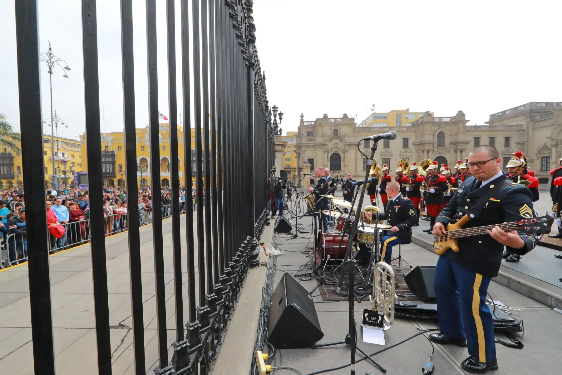 Farandola del Regimiento Mariscal Domingo Nieto interpretó melodías junto a la Banda de la Guardia Nacional de West Virginia, de Estados Unidos. Foto: ANDINA/Prensa Presidencia