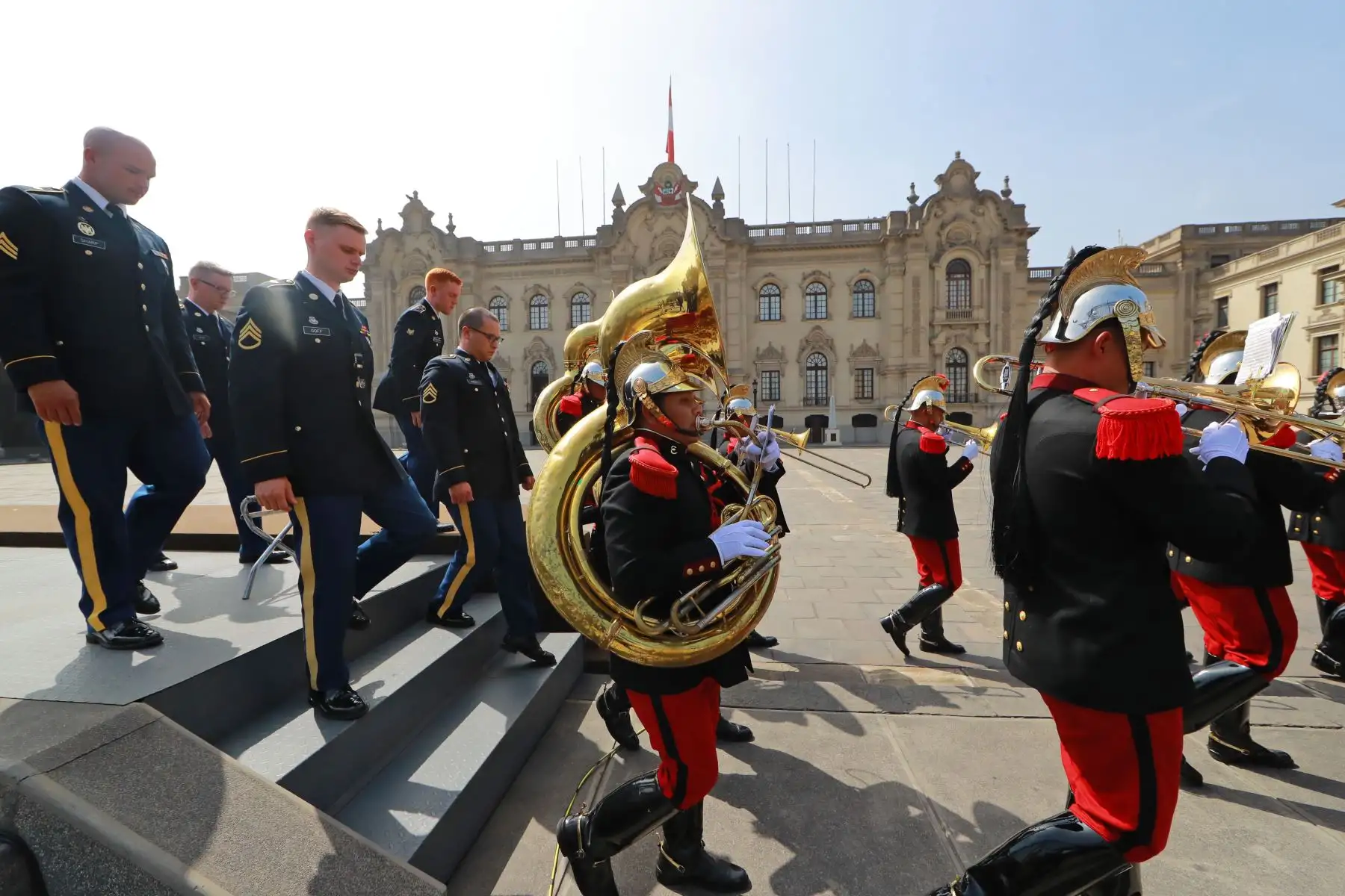 Farandola del Regimiento Mariscal Domingo Nieto interpretó melodías junto a la Banda de la Guardia Nacional de West Virginia, de Estados Unidos. Foto: ANDINA/Prensa Presidencia