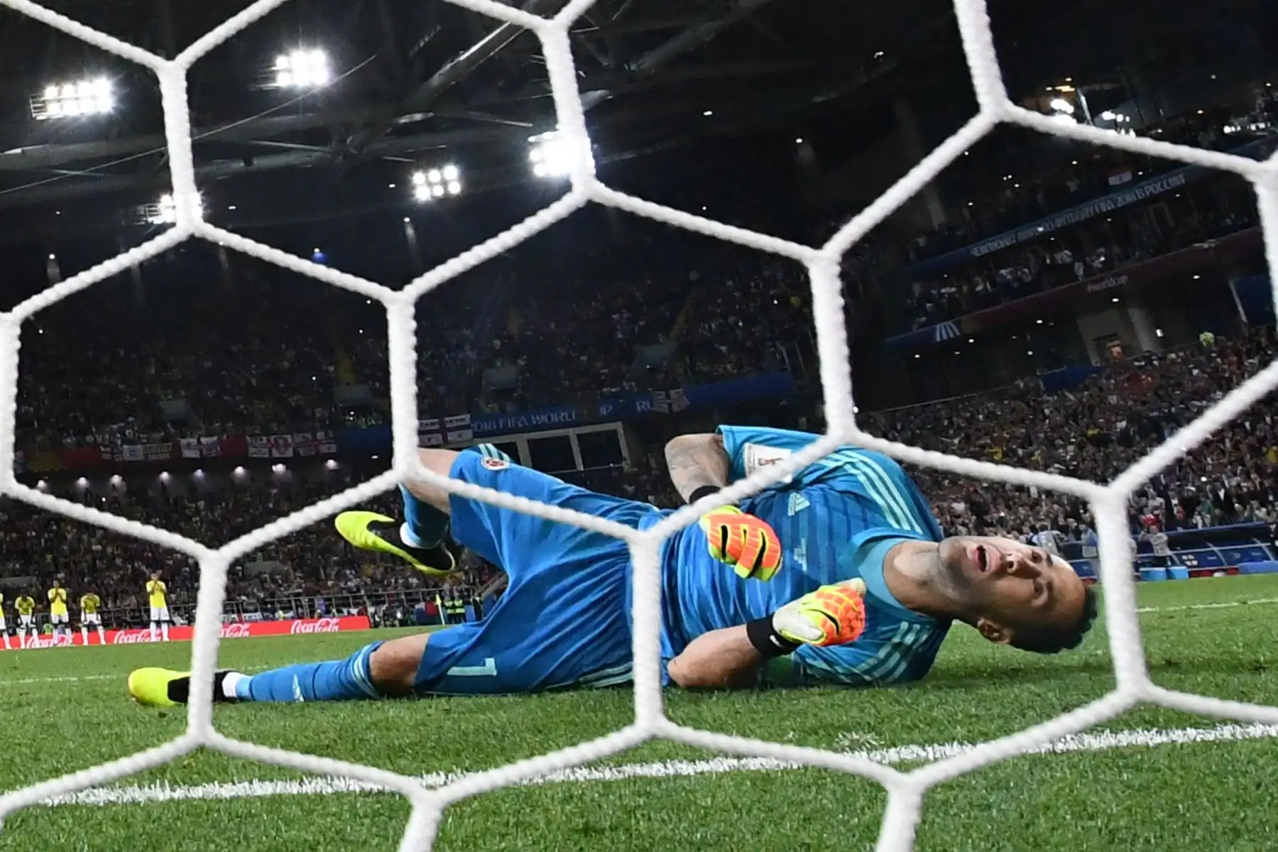El arquero colombiano David Ospina reacciona después de fallar para detener el penalti del mediocampista inglés Eric Dier durante la tanda de penaltis de la ronda de octavos de final de la Copa Mundial Rusia 2018 entre Colombia e Inglaterra en el Estadio Spartak de Moscú el 3 de julio de 2018. / AFP