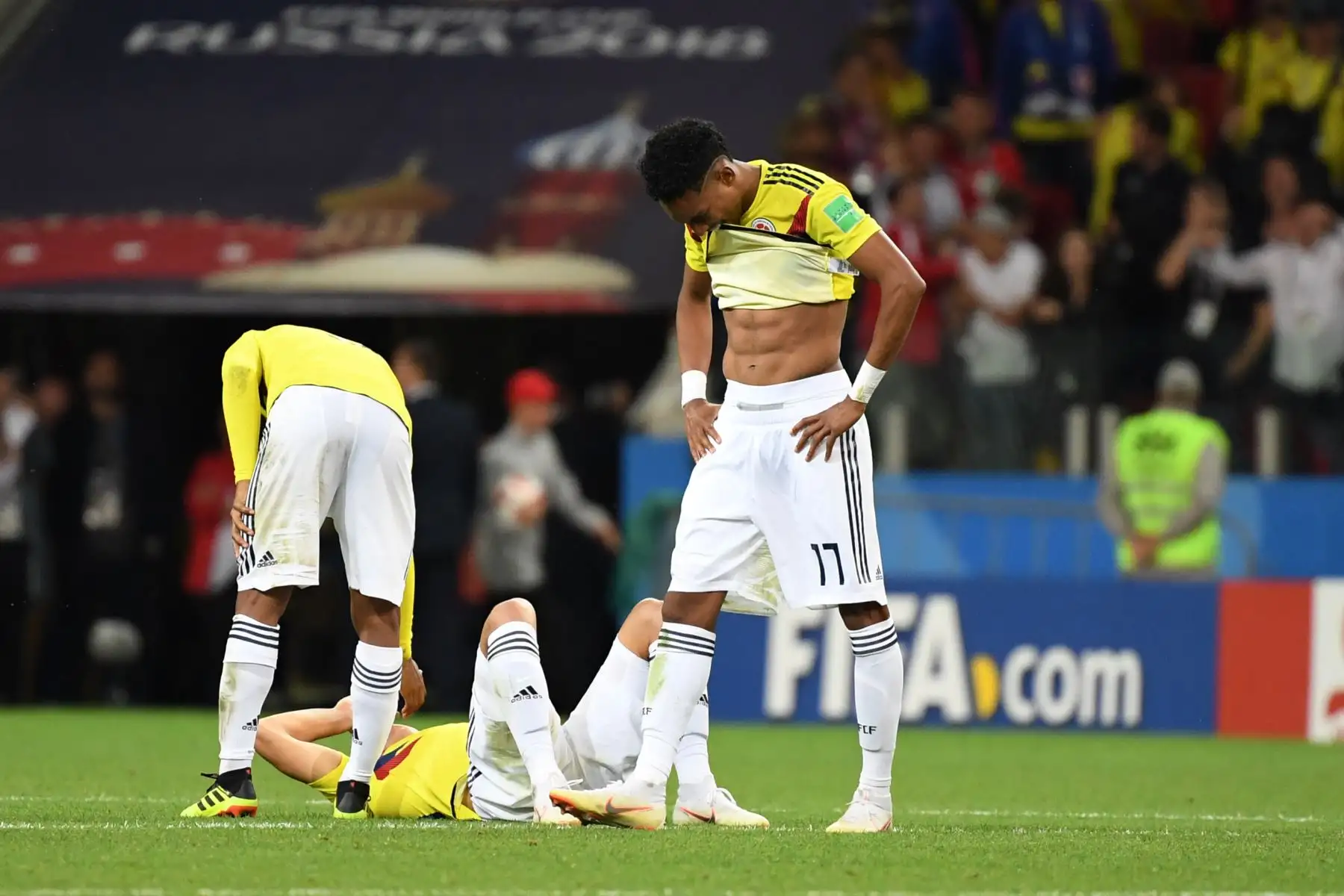 Los jugadores de Colombia reaccionan después de perder la tanda de penaltis al final de la ronda de octavos de final de la Copa Mundial Rusia 2018 entre Colombia e Inglaterra en el Spartak Stadium de Moscú el 3 de julio de 2018. / AFP