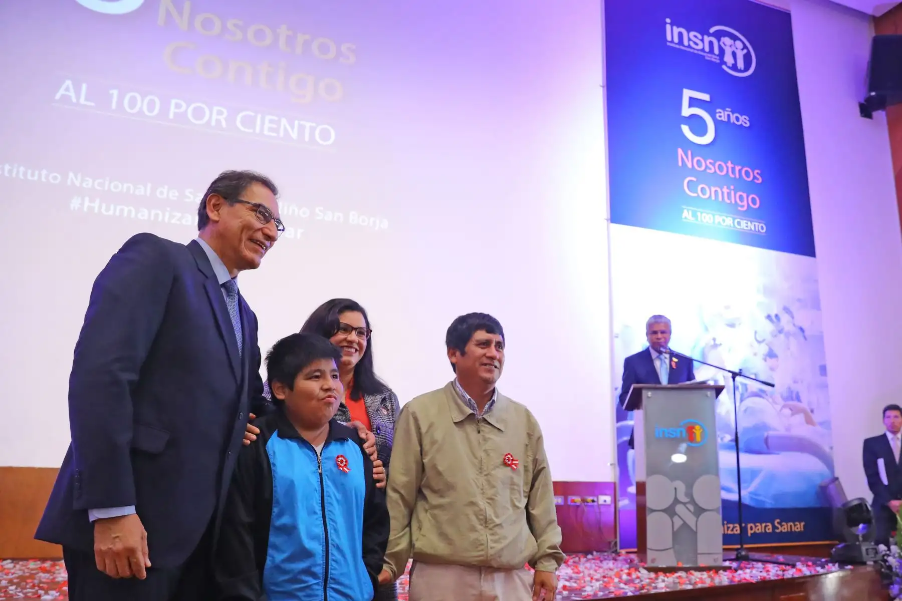 El Jefe del Estado, Martín Vizcarra, participo en la ceremonia por el quinto aniversario institucional del Instituto Nacional de Salud del Niños (INSN), de San Borja. Foto: ANDINA/Prensa Presidencia