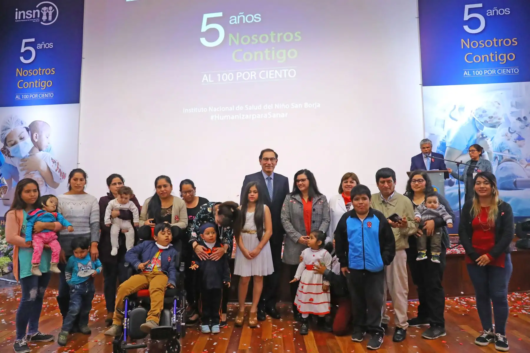 El Jefe del Estado, Martín Vizcarra, participo en la ceremonia por el quinto aniversario institucional del Instituto Nacional de Salud del Niños (INSN), de San Borja. Foto: ANDINA/Prensa Presidencia