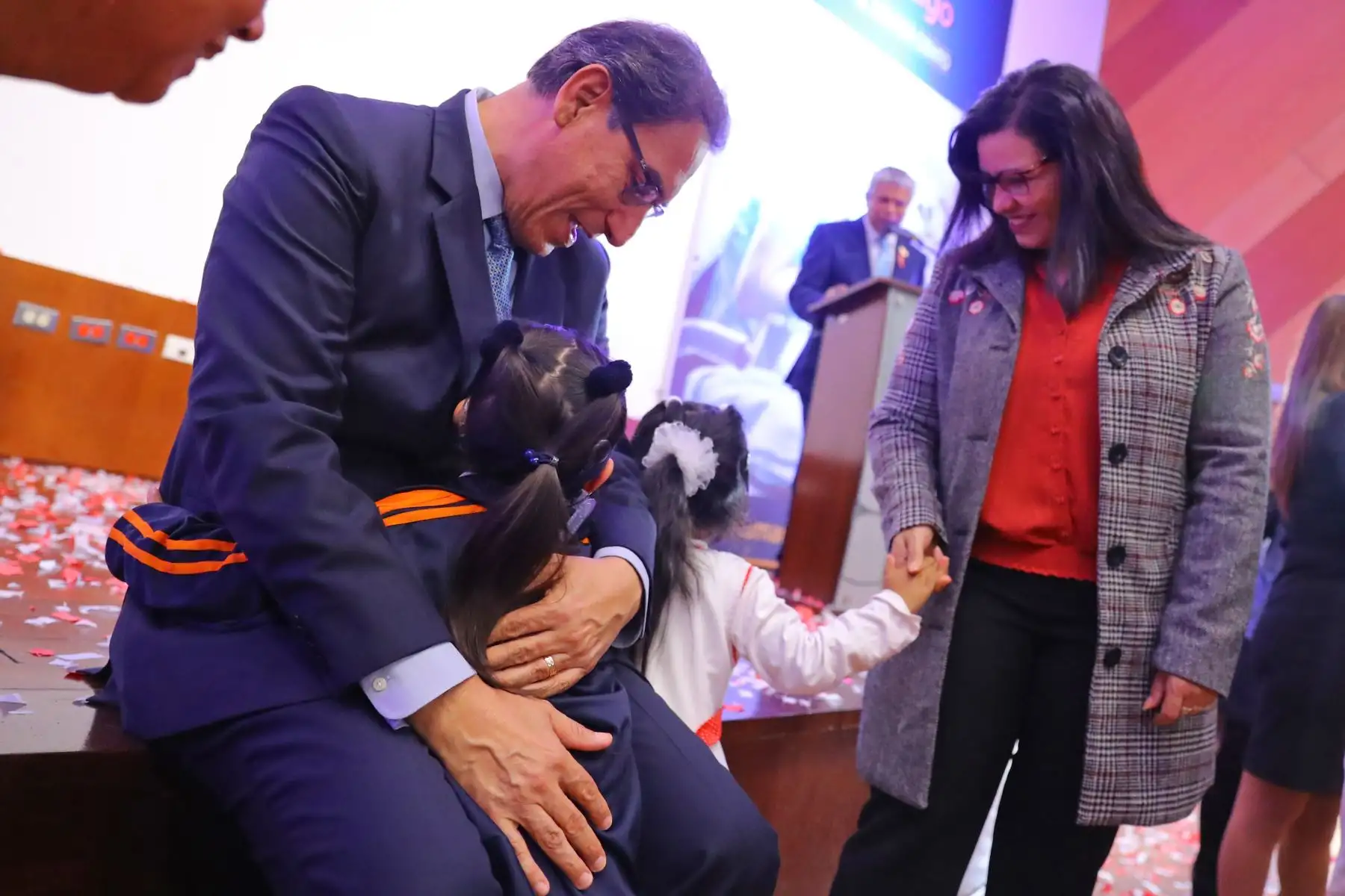 El Jefe del Estado, Martín Vizcarra, participo en la ceremonia por el quinto aniversario institucional del Instituto Nacional de Salud del Niños (INSN), de San Borja. Foto: ANDINA/Prensa Presidencia