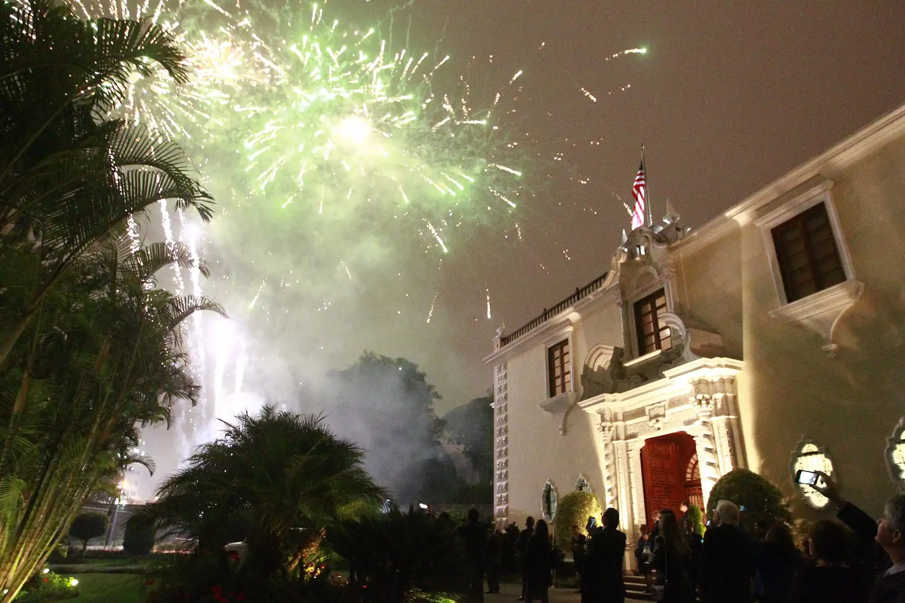 El Embajador de EEUU en el Perú, Krishna R. Urs recibe los saludos por el 242 aniversario de la independencia de los EEUU. Foto - ANDINA/Eddy Ramos.