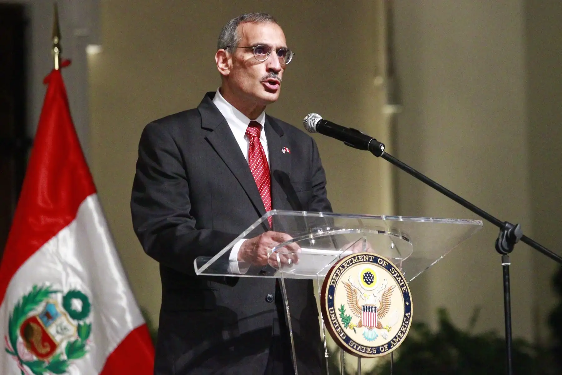 El Embajador de EEUU en el Perú, Krishna R. Urs recibe los saludos por el 242 aniversario de la independencia de los EEUU. Foto - ANDINA/Eddy Ramos.