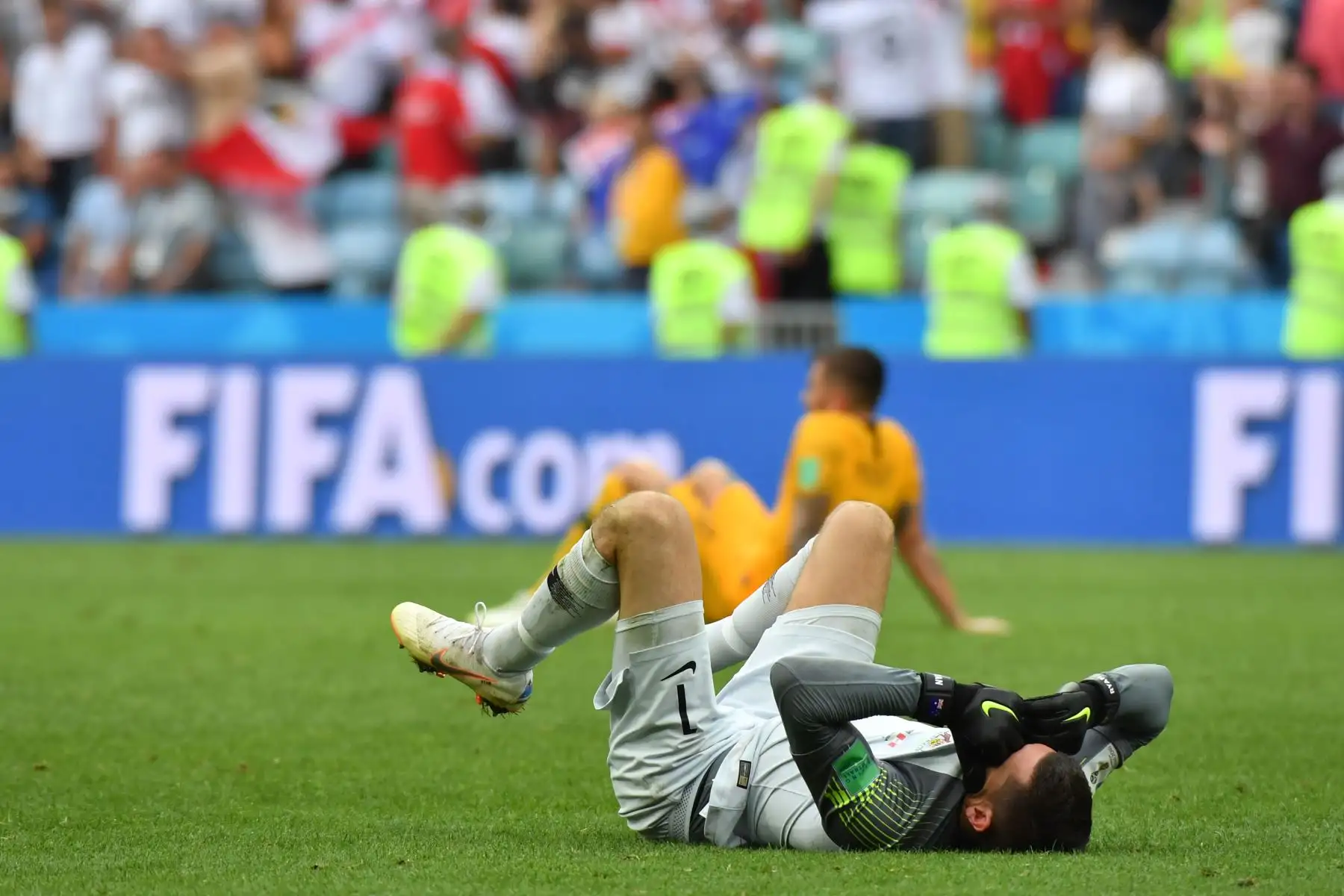 El portero australiano Mathew Ryan reacciona después del partido de fútbol del Grupo C de la Copa Mundial Rusia 2018. AFP