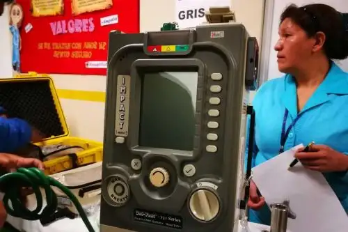 Los hospitales de Contingencia de Cusco y de Sicuani, en la provincia cusqueña de Canchis, ya cuentan con cuatro ventiladores de transporte y tres monitores de funciones vitales, equipos que permitirán la atención oportuna y tratamiento de pacientes con neumonías debido a las bajas temperaturas.