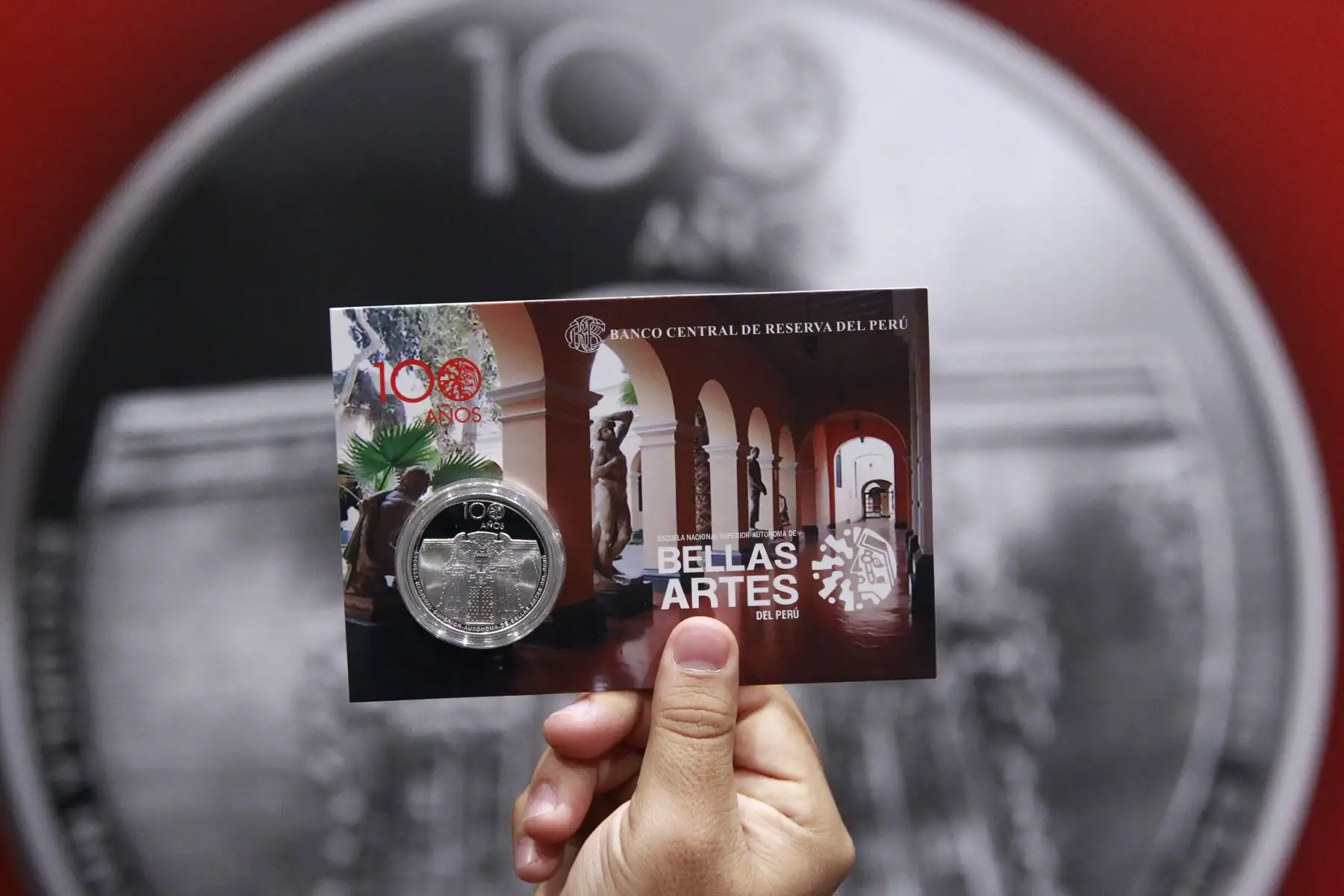 Banco Central de Reserva presenta una moneda alusiva al Centenario de la Escuela Nacional Superior Autónoma de Bellas Artes del Perú. Foto: ANDINA/Eddy Ramos.