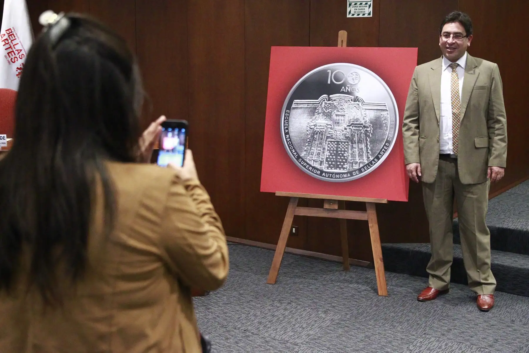 Banco Central de Reserva presenta una moneda alusiva al Centenario de la Escuela Nacional Superior Autónoma de Bellas Artes del Perú.. Foto: ANDINA/Eddy Ramos.