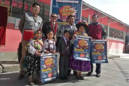 Bajo un sol resplandeciente, la Plaza de Armas de Carumas en la región Moquegua, vivió una vibrante fiesta con danzas, comidas y tejidos ancestrales, ofrecidos por más de 180 adultos mayores, incluyendo a los usuarios del Programa Nacional de Asistencia Solidaria Pensión 65, durante el III Encuentro de Saberes Productivos 2018, convocado por la municipalidad distrital.