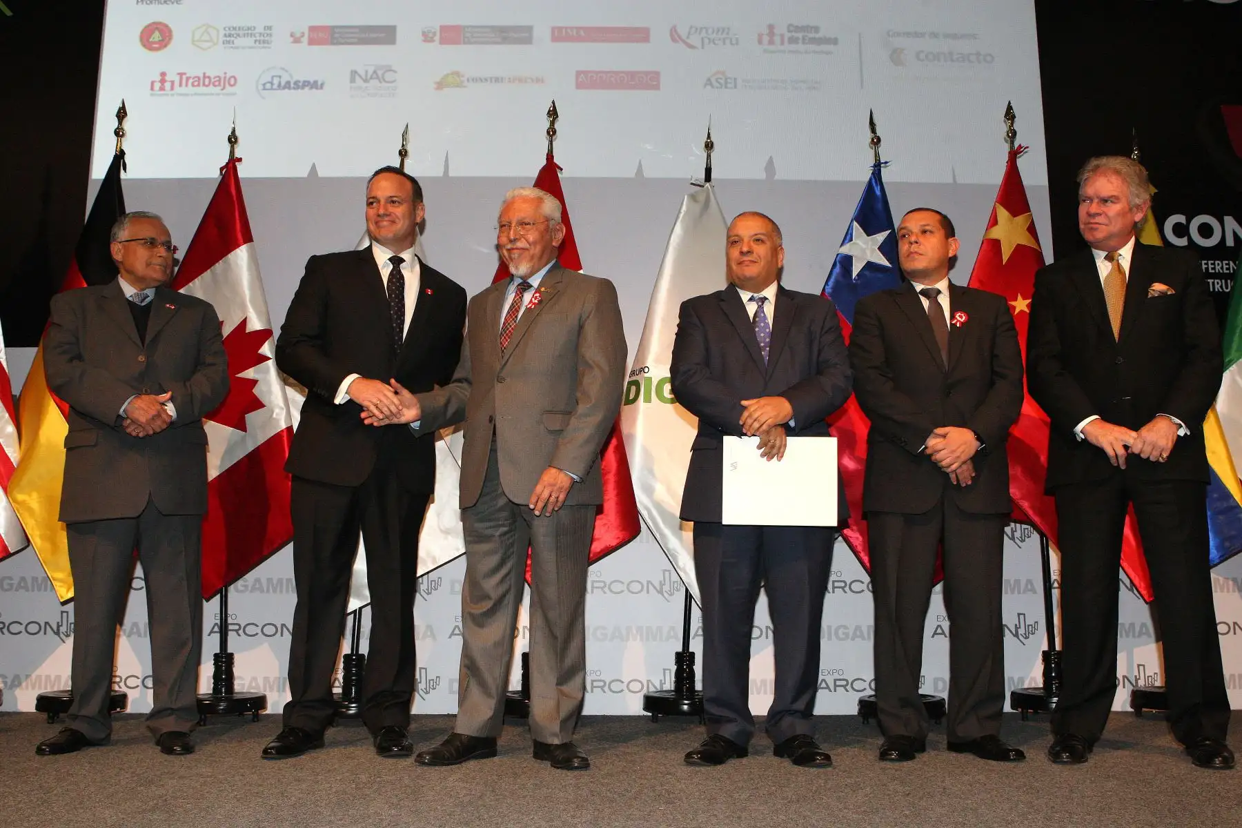 Ministro de Vivienda, Javier Pique inauguró Feria de la construción "Expoarcon 2018" en el Jockey Plaza.Foto:ANDINA/Héctor Vinces.