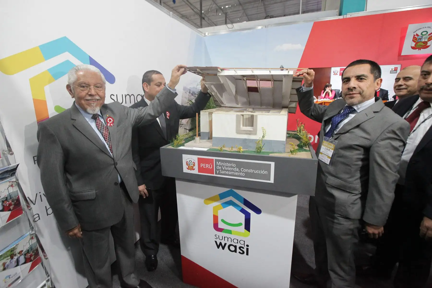 Ministro de Vivienda, Javier Pique inauguró Feria de la construción "Expoarcon 2018" en el Jockey Plaza.Foto:ANDINA/Héctor Vinces.