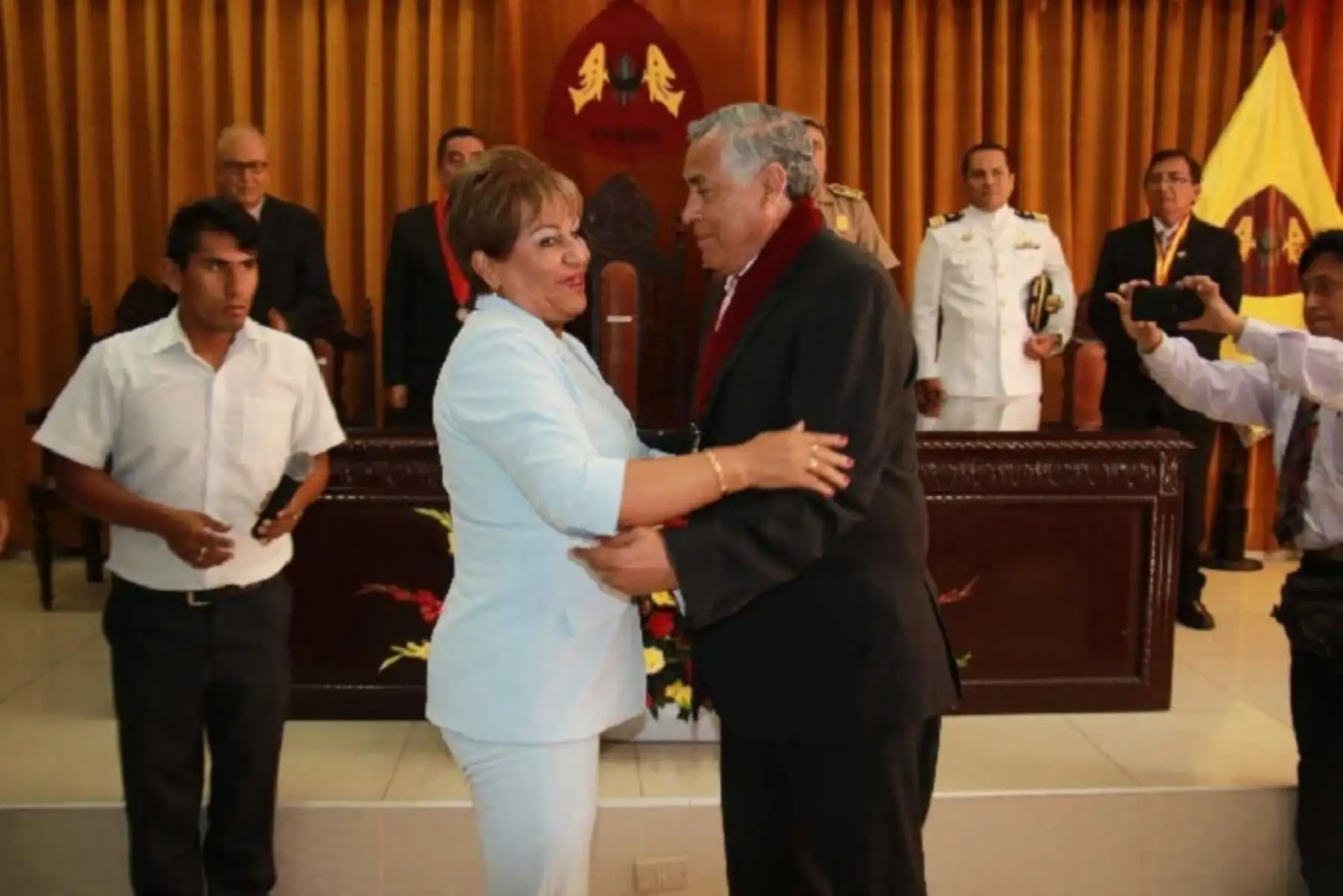 La Corte de Justicia del Santa sentenció está tarde a la exalcaldesa de esta provincia ancashina, Victoria Espinoza García, y al actual burgomaestre de esa comuna, Julio Cortez Rojas, a 4 años de cárcel efectiva por el delito de colusión.