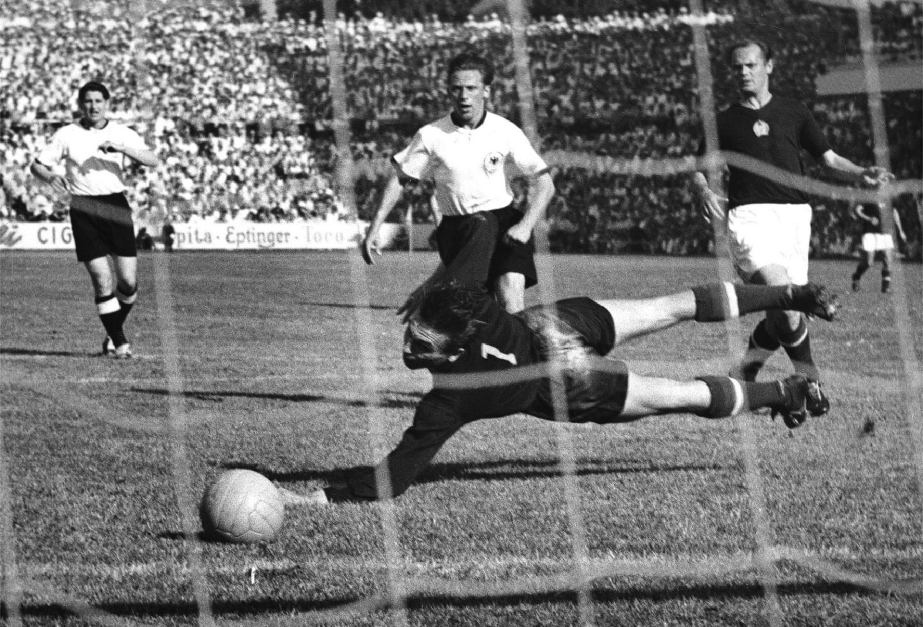 Helmut Rahn - República Federal de Alemania. 10 goles en 10 partidos. Participó en los mundiales de 1954 y 1958. Fue campeón en Suiza 1954. Foto: ANDINA/archivo