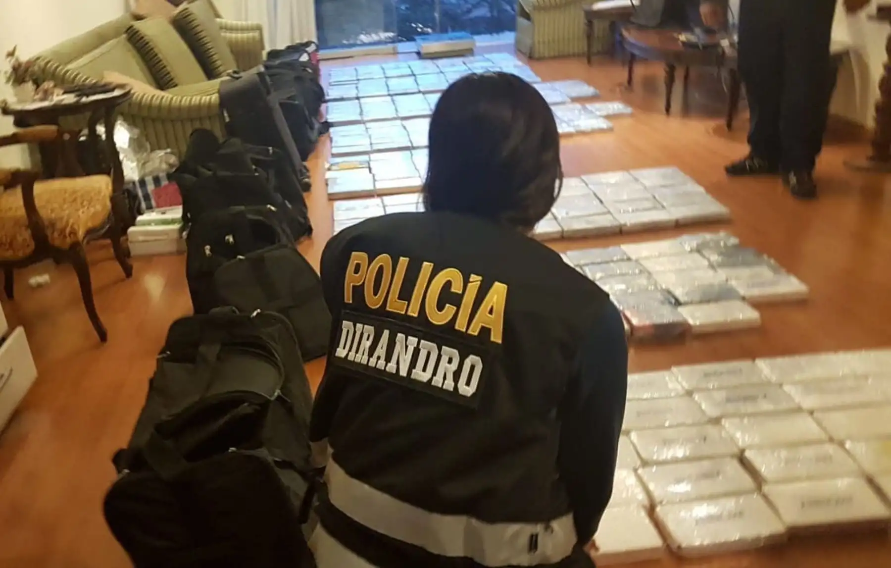Más de 270 kilos de cocaína, proveniente del valle de los Ríos Apurímac, Ene y Mantaro (Vraem), fueron incautados durante un operativo policial realizado anoche en un departamento ubicado en el distrito de San Isidro, informó el Ministerio del Interior.Foto: ANDINA/Mininter