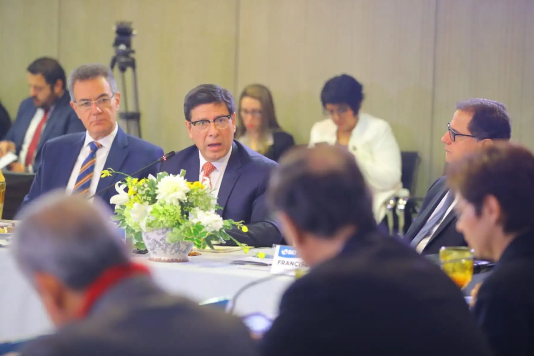 El presidente de la República, Martín Vizcarra, sostuvo  reunión de trabajo con los representantes de gremios empresariales del país, con la finalidad de proponer acciones para impulsar el desarrollo de este importante sector que contribuye a dinamizar la economía del país. Foto: ANDINA/Prensa Presidencia