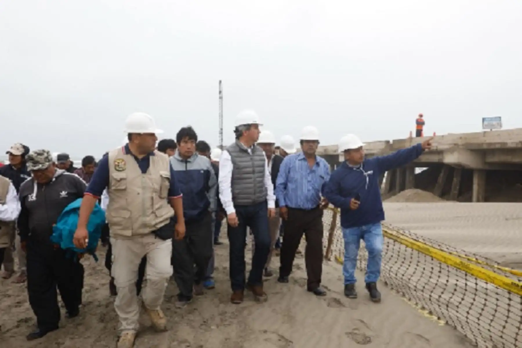 Ministro de la Producción, Raúl Pérez-Reyes, supervisa las obras que se vienen ejecutando en el Desembarcadero Pesquero Artesanal (DPA) de San José, en la región Lambayeque, cuyos trabajos de construcción demandan una inversión de S/ 32`240 329.53 soles