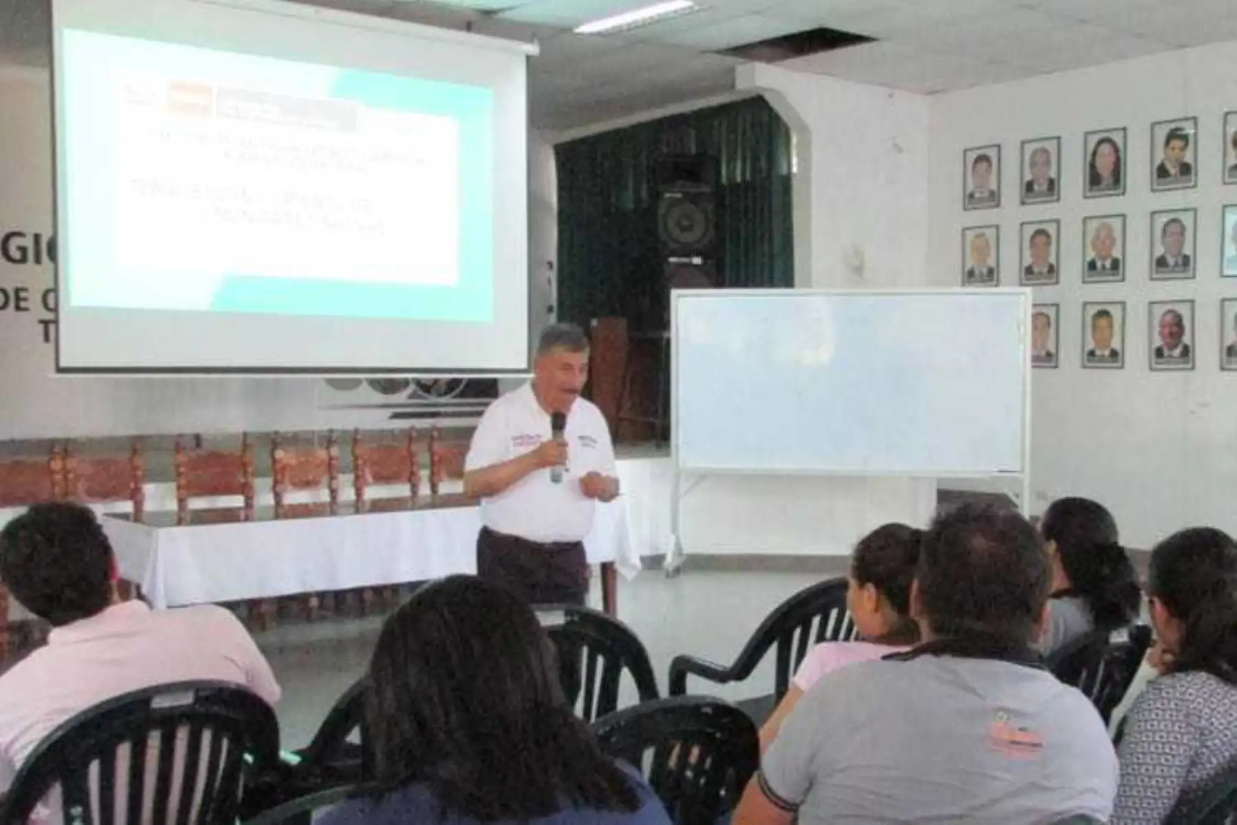 En el marco de fortalecimiento del proceso de descentralización y con el propósito de afianzar la capacidad técnica de los funcionarios de los gobiernos regionales en materia de saneamiento físico-legal de tierras y las acciones registrales vinculadas a ella, el Ministerio de Agricultura y Riego (Minagri), en coordinación con el Gobierno Regional de San Martín desarrollaron el Taller de Reconocimiento y Titulación de Comunidades Nativas.