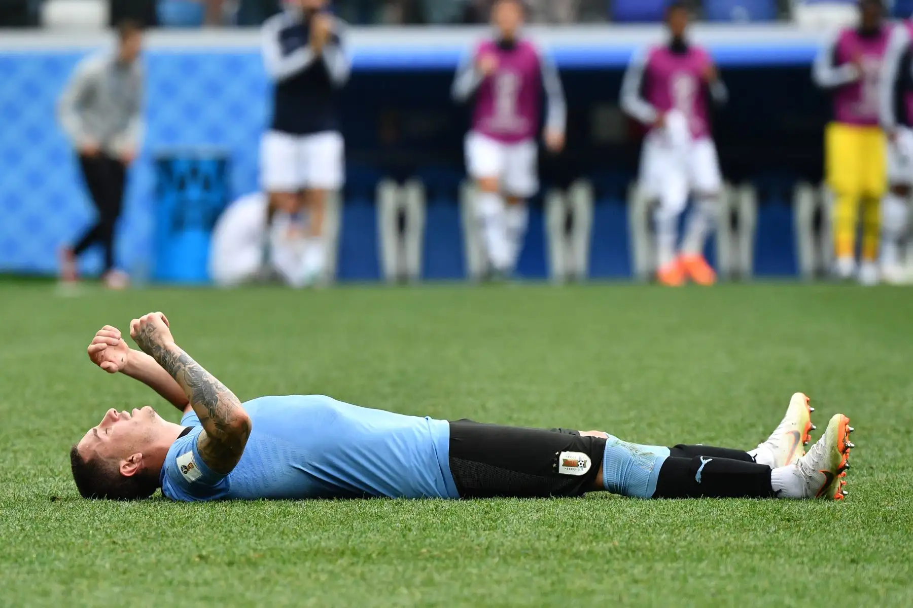 El defensa de Uruguay Jose Gimenez reacciona después de su derrota durante el partido de cuartos de final de la Copa del Mundo Rusia 2018 entre Uruguay y Francia en el Estadio Nizhny Novgorod en Nizhny Novgorod el 6 de julio de 2018. AFP