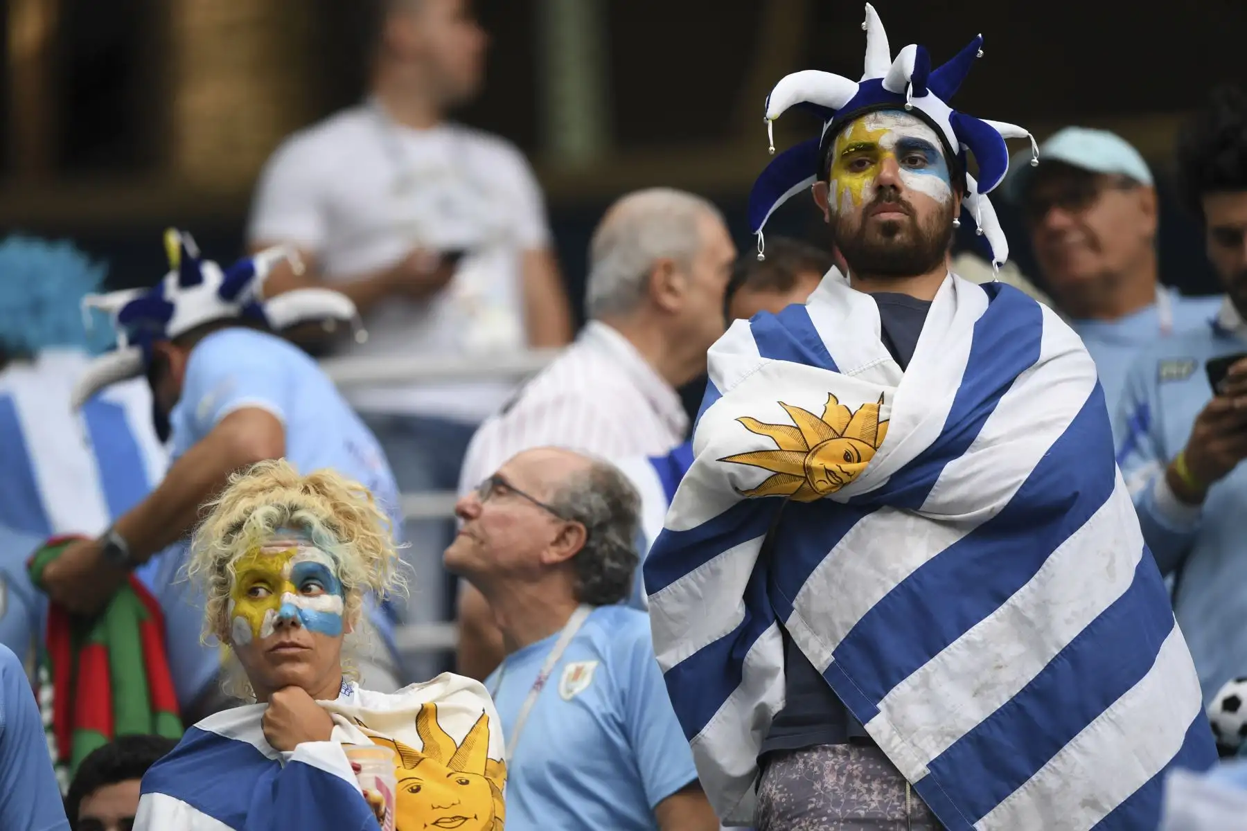 Los seguidores de Uruguay reaccionan después de que el equipo perdió el partido de cuartos de final de la Copa Mundial de Rusia 2018 entre Uruguay y Francia en el Estadio Nizhny Novgorod en Nizhny Novgorod el 6 de julio de 2018. / AFP
