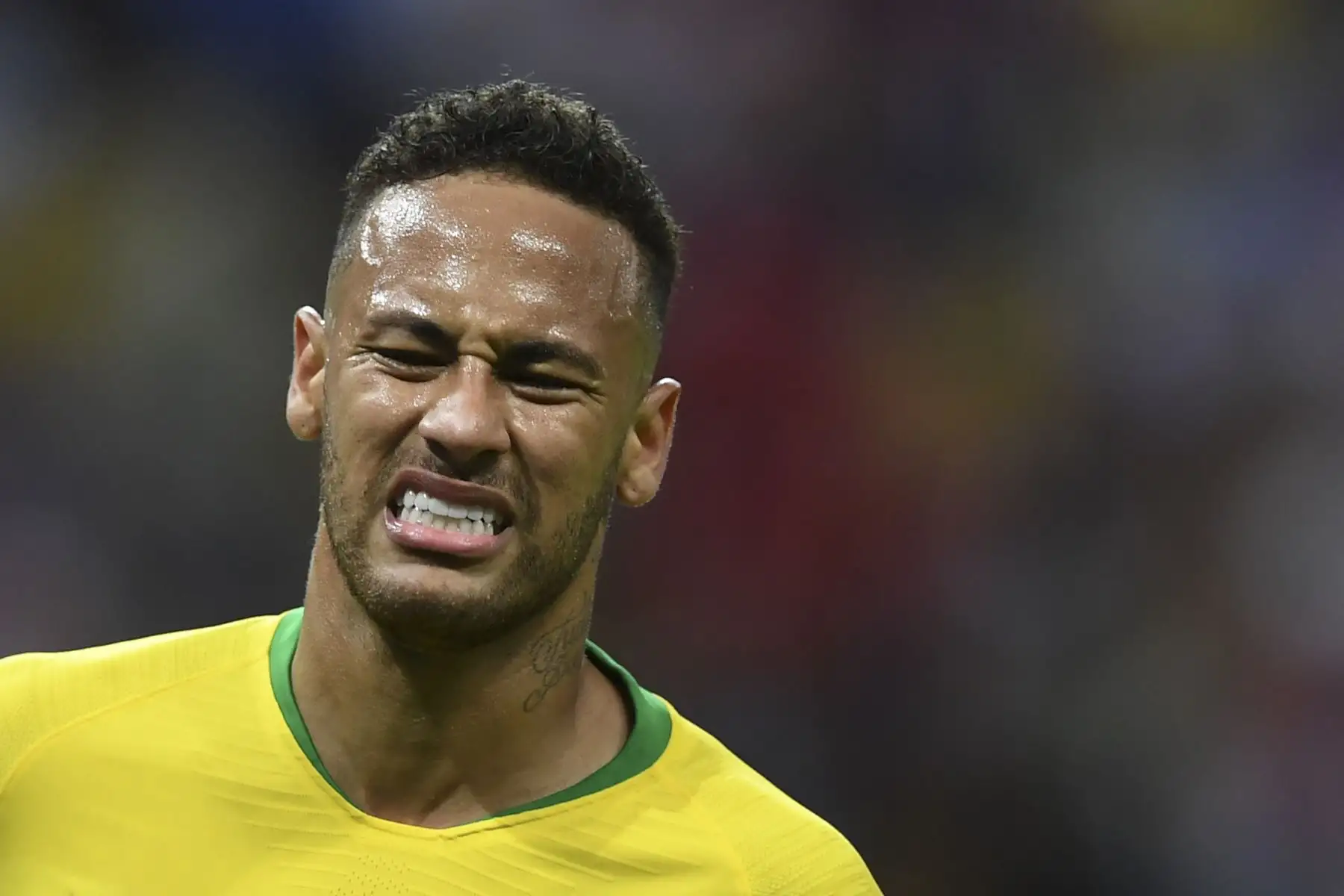 El alero Neymar de Brasil reacciona durante el partido de fútbol de cuartos de final de la Copa Mundial Rusia 2018 entre Brasil y Bélgica en el Kazan Arena en Kazan el 6 de julio de 2018. / AFP