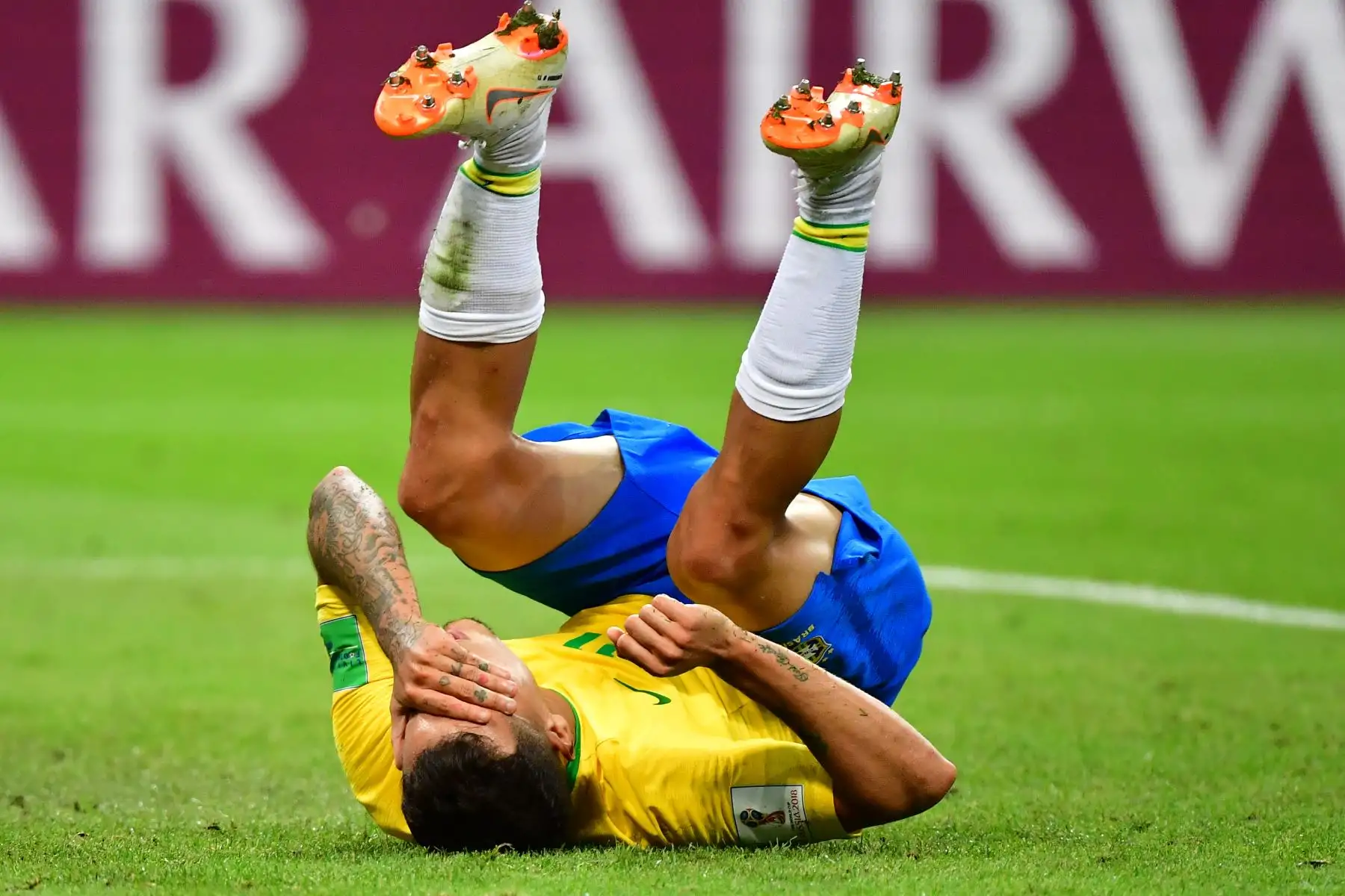 El alero Neymar de Brasil reacciona durante el partido de fútbol de cuartos de final de la Copa Mundial Rusia 2018 entre Brasil y Bélgica en el Kazan Arena en Kazán el 6 de julio de 2018. / AFP