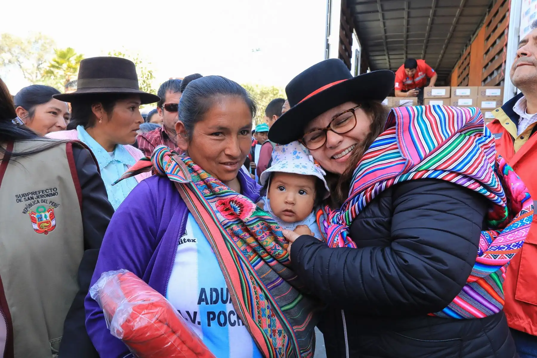 Ministra de La Mujer Ana Maria Mendieta llevo ayuda humanitaria a región afectada por las heladas.Foto: ANDINA/Prensa Presidencia