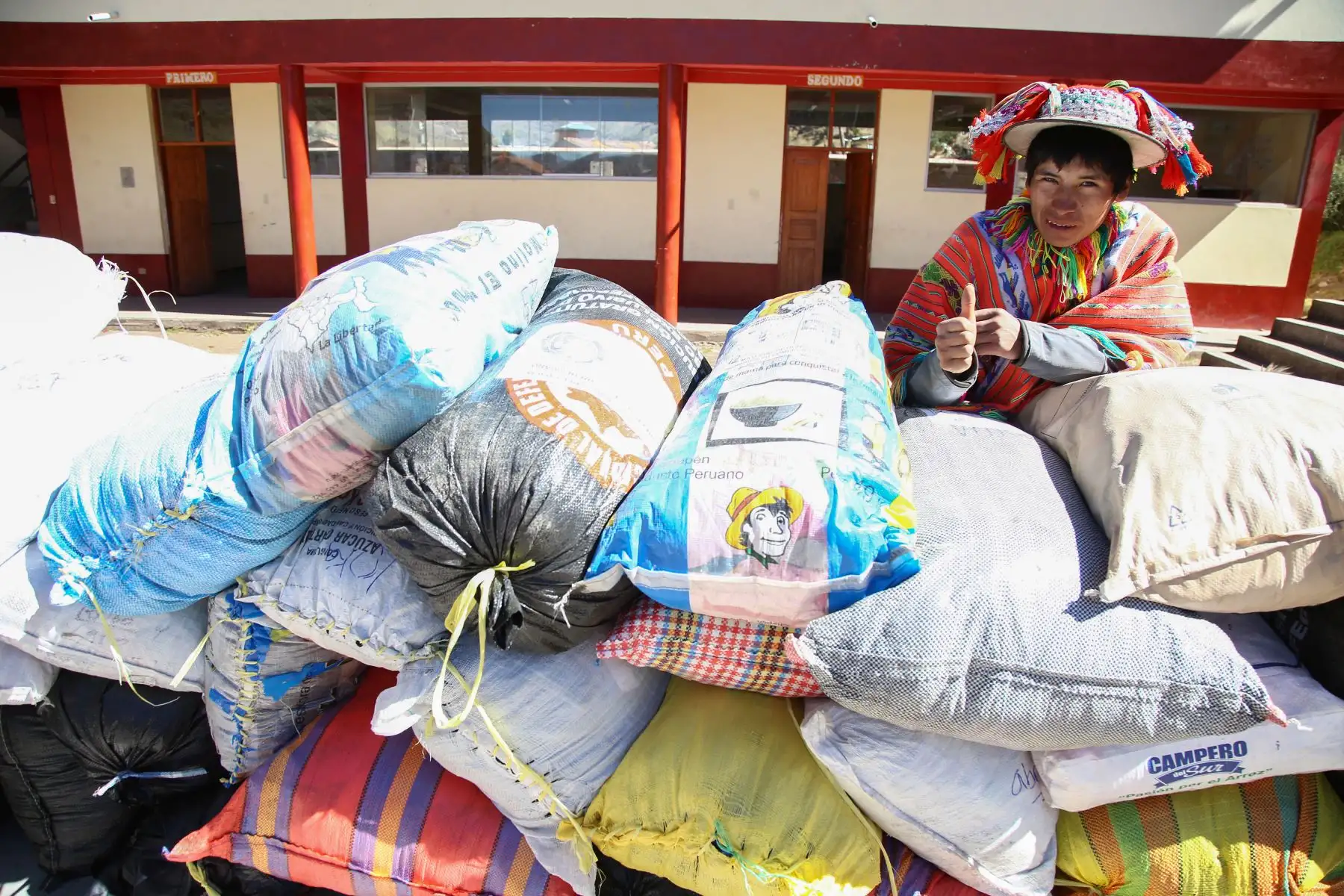 El Ministerio de Mujer y Poblaciones Vulnerables ha repartido un total de 134,061 kits de abrigo para niñas y niños menores de cinco años en las regiones Puno, Cusco, Apurímac, Ayacucho, Huancavelica, Arequipa, Junín, Pasco y Huánuco.Foto: ANDINA/Prensa Presidencia