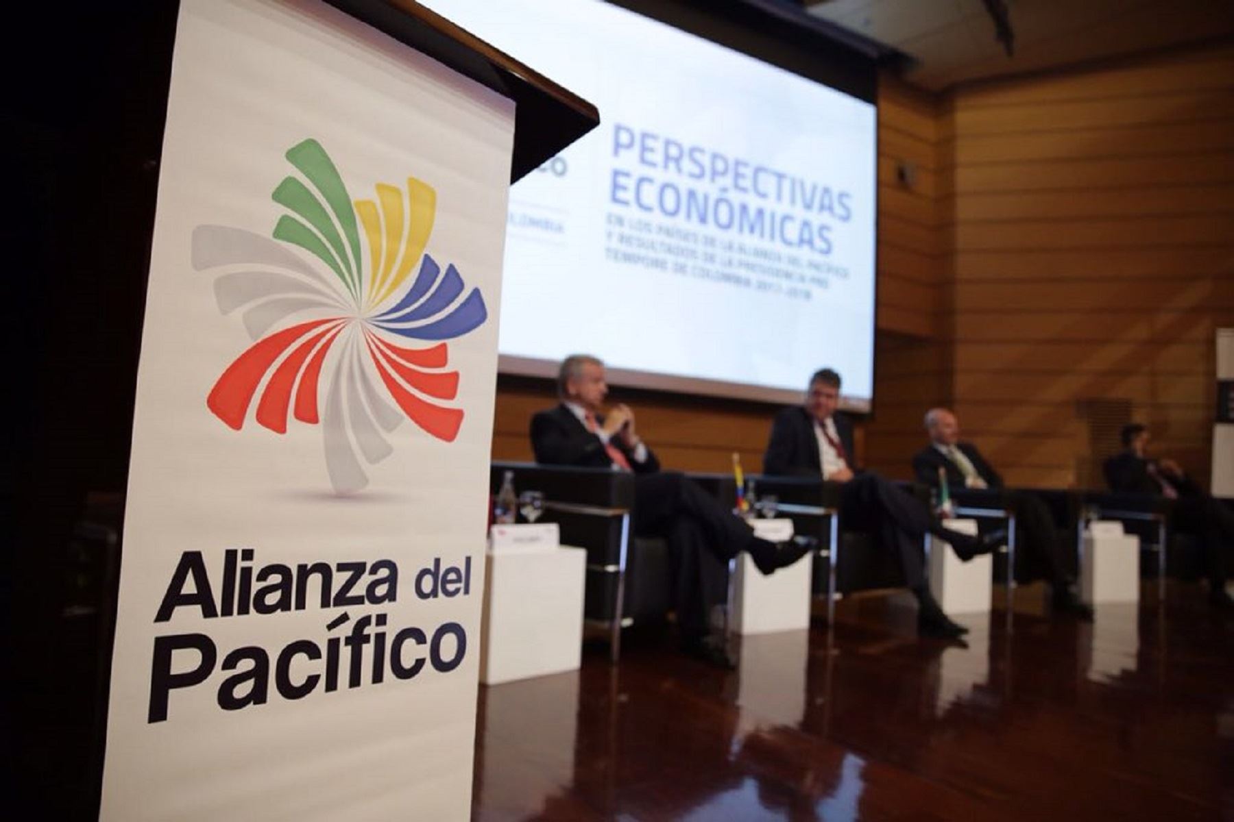 Ministros de Economía y Finanzas se reunieron en Colombia. Foto: Difusión.