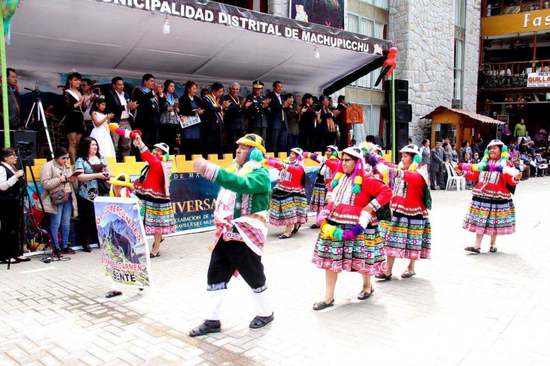 Autoridades y población del distrito de Machu Picchu celebraron con una serie de actividades el undécimo aniversario de la declaración del Santuario Histórico de Machu Picchu una de las Siete Nuevas Maravillas del Mundo Moderno, tras una selección organizada por la fundación New Seven Wonders.
