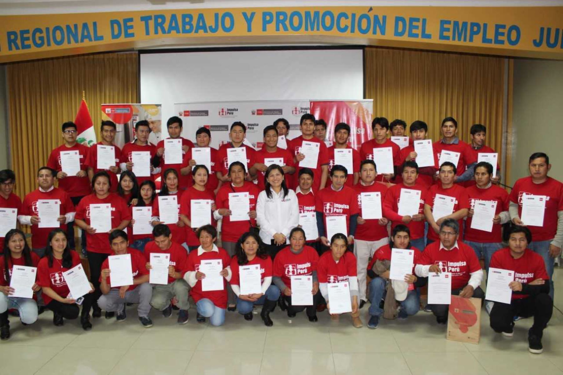 El Ministerio de Trabajo y Promoción del Empleo (MTPE), a través de su programa Impulsa Perú, certificó las competencias laborales de 60 panaderos, entre ellos 15 mujeres, de la región Junín.