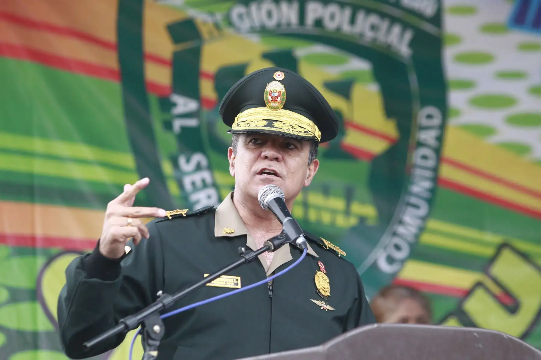 General Gastón Rodríguez, jefe de la Región Policial Lima preside la ceremonia de juramentación a más de mil integrantes del Programa Red de Cooperantes que apoyarán a la Policía Nacional en la lucha contra el delito. Foto: ANDINA/Eddy Ramos.