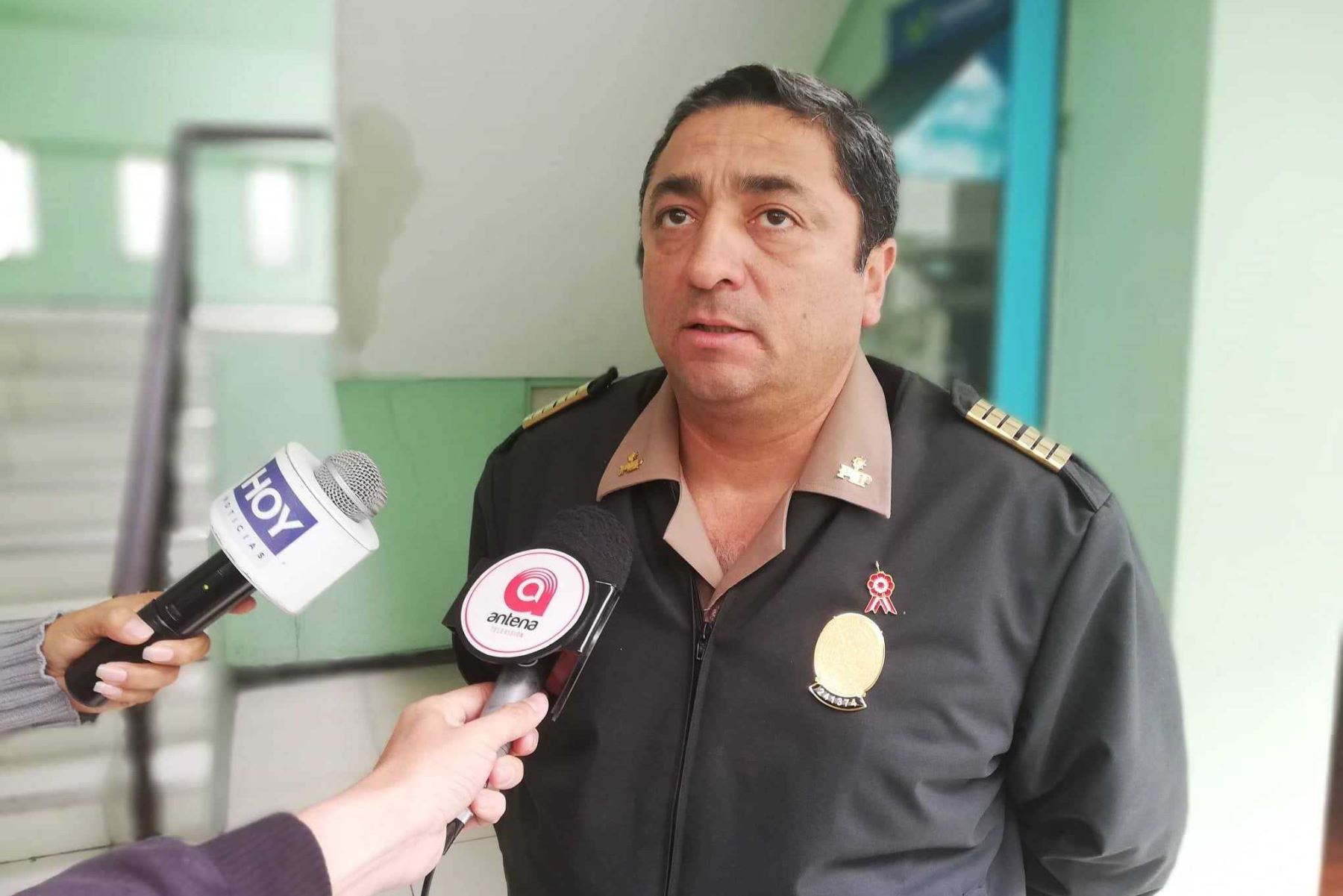 La División Policial (Divipol) de Chimbote emprendió una campaña de solidaridad, denominada “Abrigando Corazones”, a favor de las regiones del sur del país, afectadas por las bajas temperaturas.