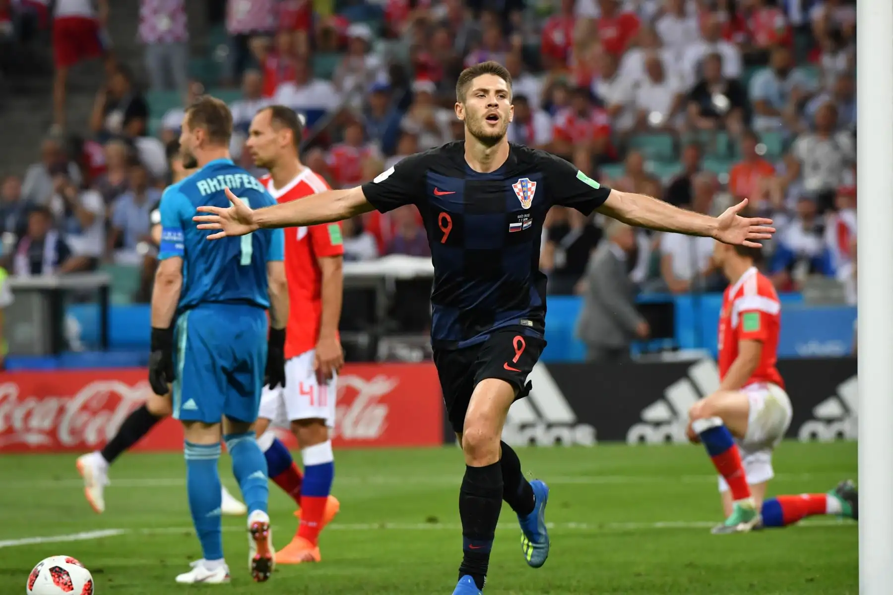 El delantero de Croacia Andrej Kramaric celebra después de anotar el empate durante el partido de cuartos de final de la Copa del Mundo Rusia 2018 entre Rusia y Croacia.Foto.AFP